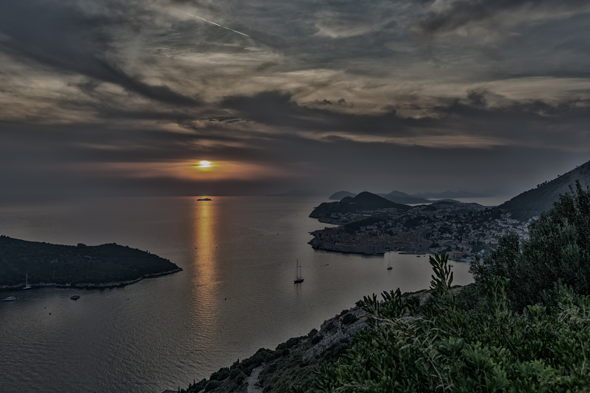 Nikon D7100 + Nikon PC-E Nikkor 24mm F3.5D ED Tilt-Shift sample photo. Sunset photography