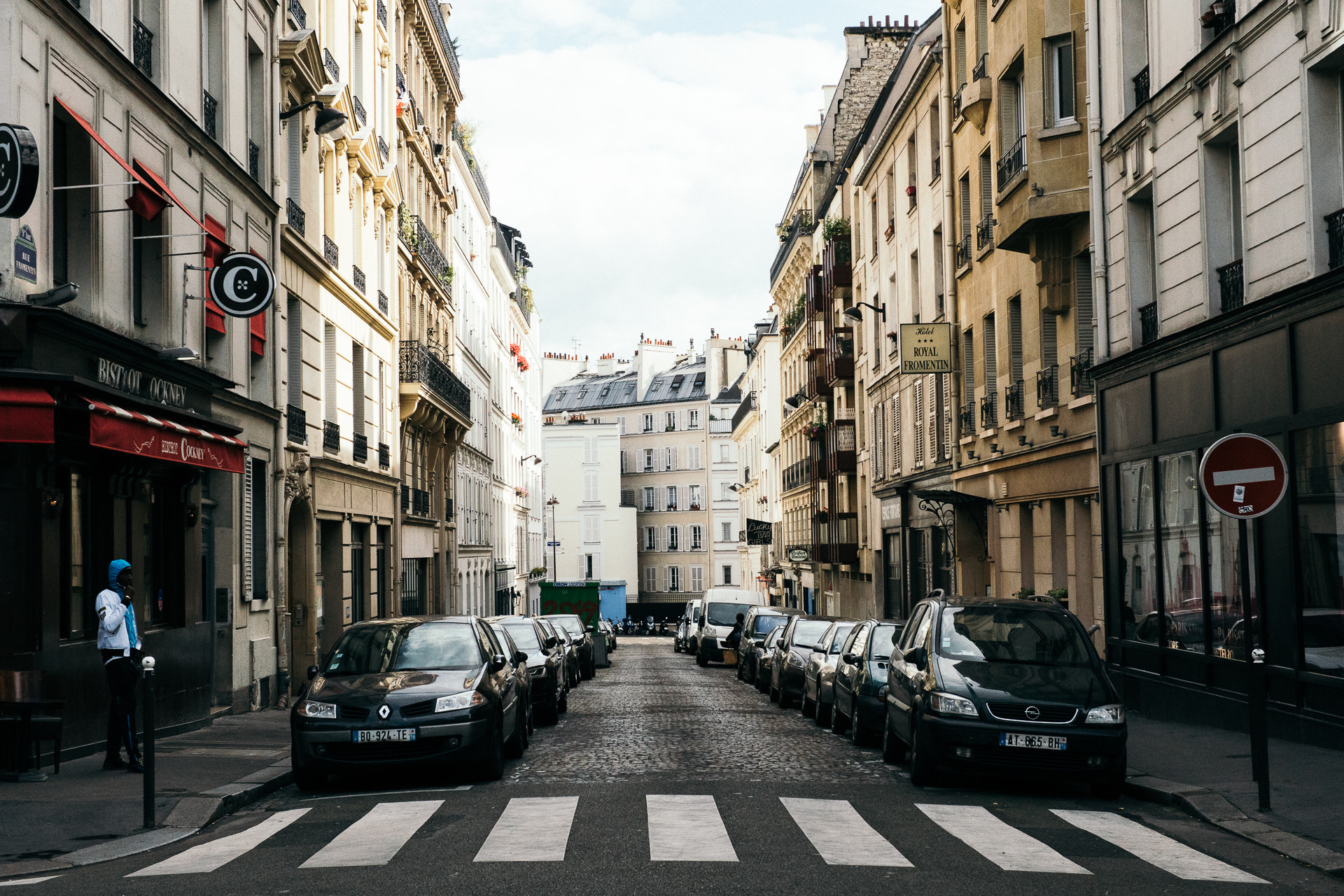 Sony a6300 + E 32mm F1.8 sample photo. Rue fromentin, paris, france photography