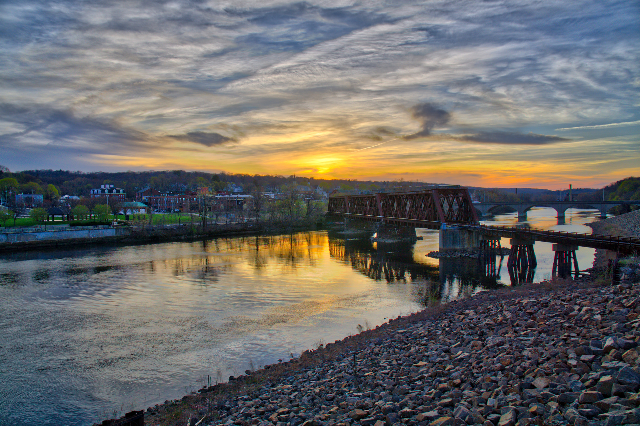 Sony Vario-Tessar T* E 16-70mm F4 ZA OSS sample photo. Sunset on the housatonic river photography