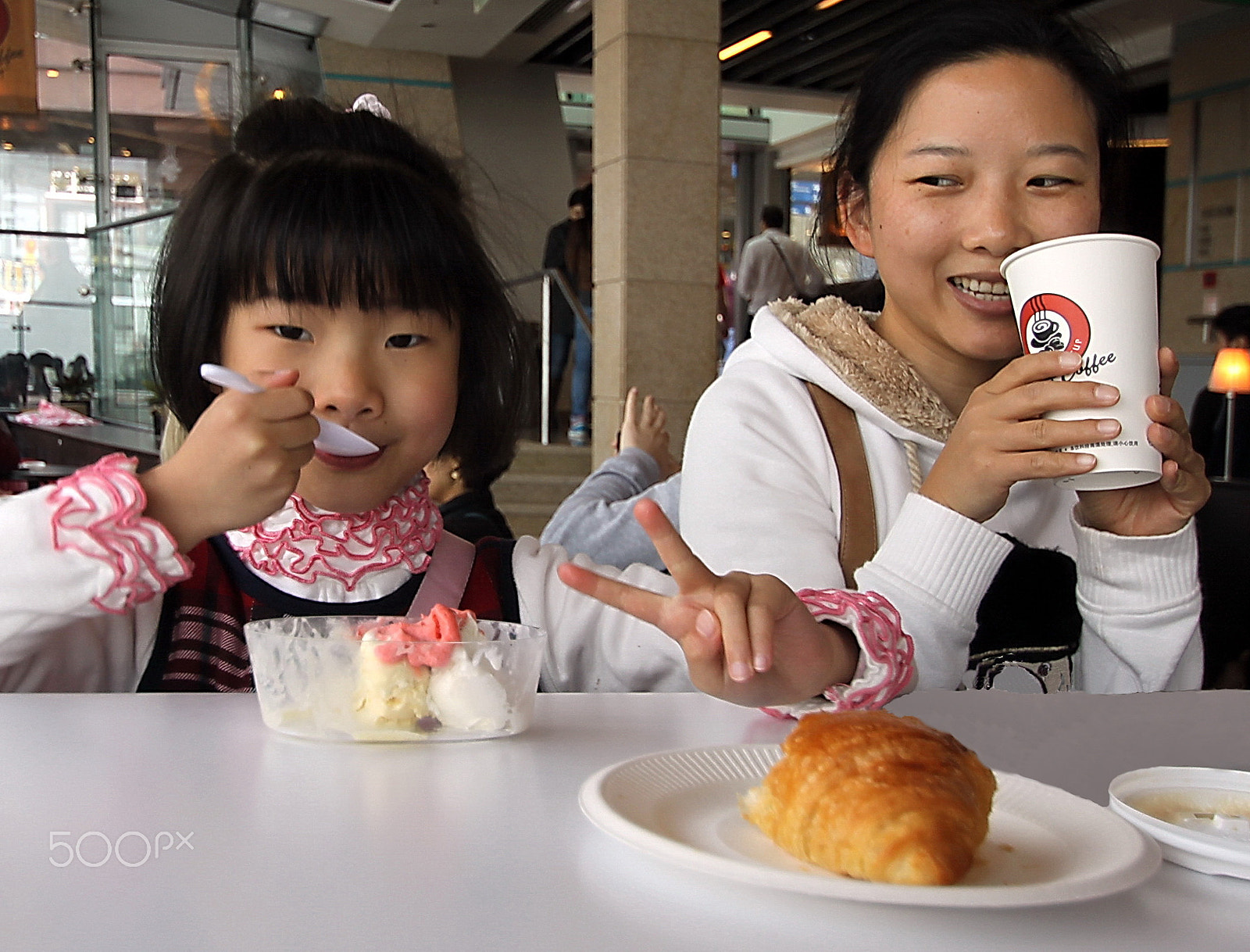 Canon EOS 50D sample photo. Two ladies of hongkong photography