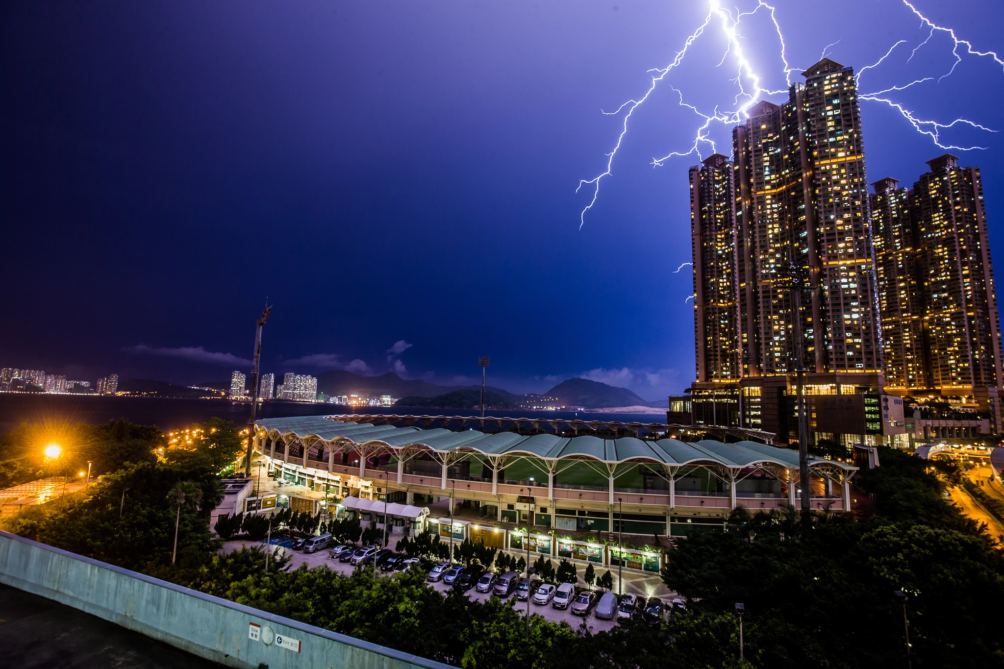 Canon EOS-1D X + Canon EF 16-35mm F4L IS USM sample photo. Lightning hong kong photography