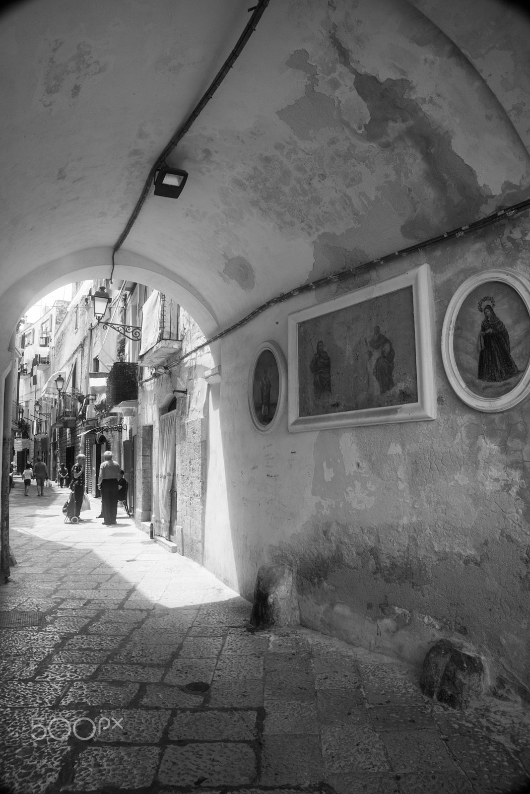 Nikon AF Nikkor 24-85mm F2.8-4D IF sample photo. Bari in bianco e nero photography