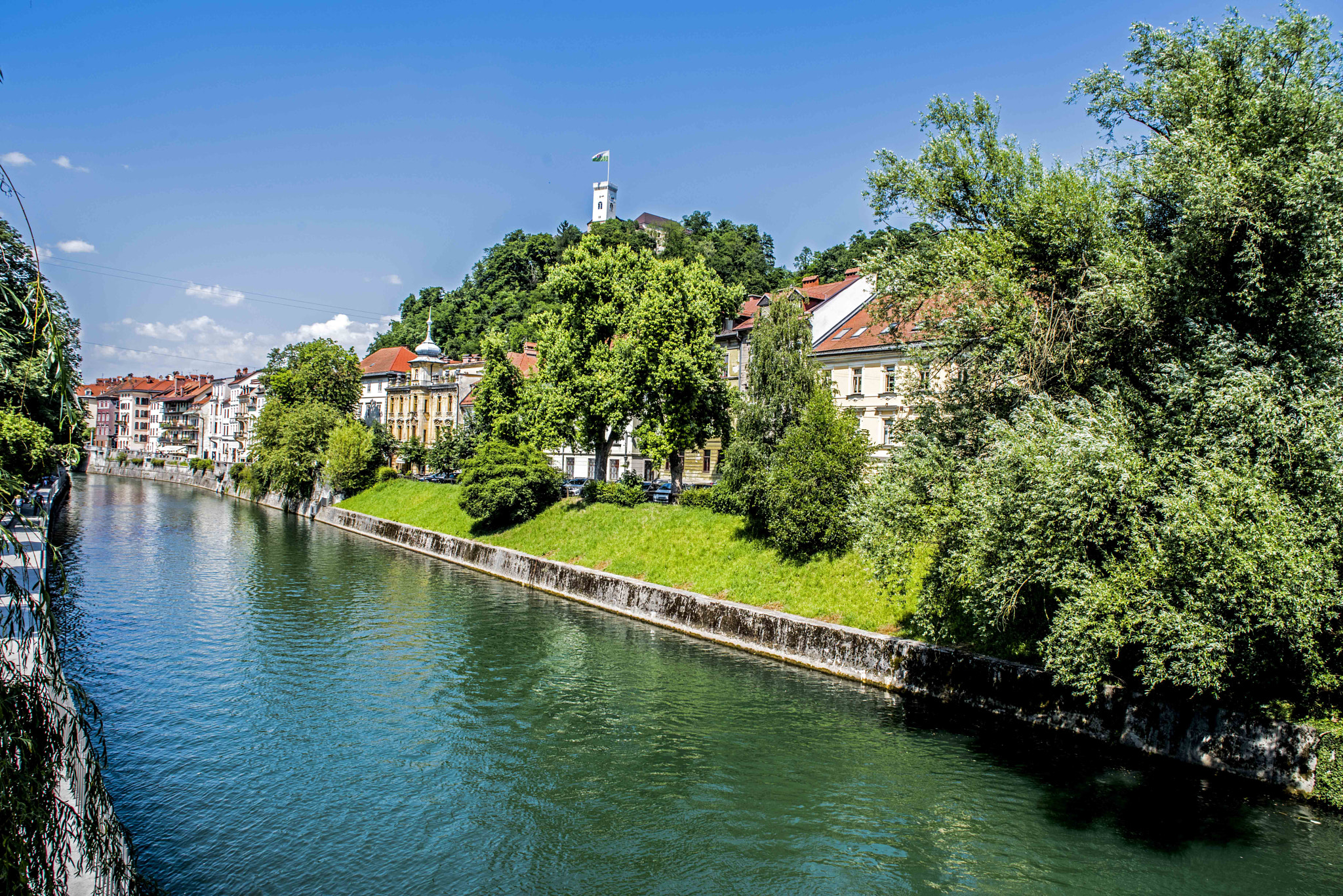 Sigma 24-70mm F2.8 EX DG Macro sample photo. Ljubljana, its castle and its river, slovenia photography