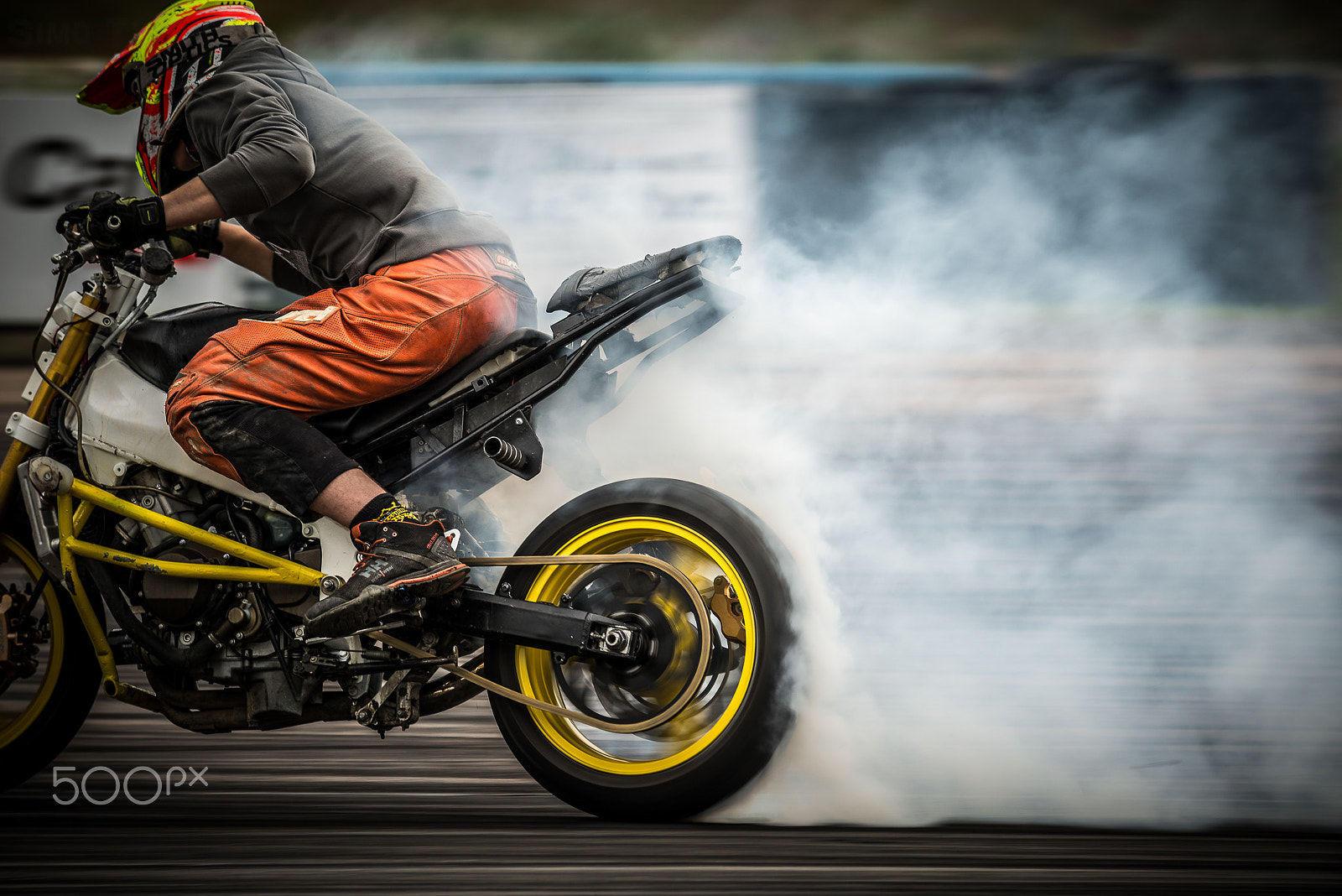 AF-S Zoom-Nikkor 80-200mm f/2.8D IF-ED sample photo. Spinning photography
