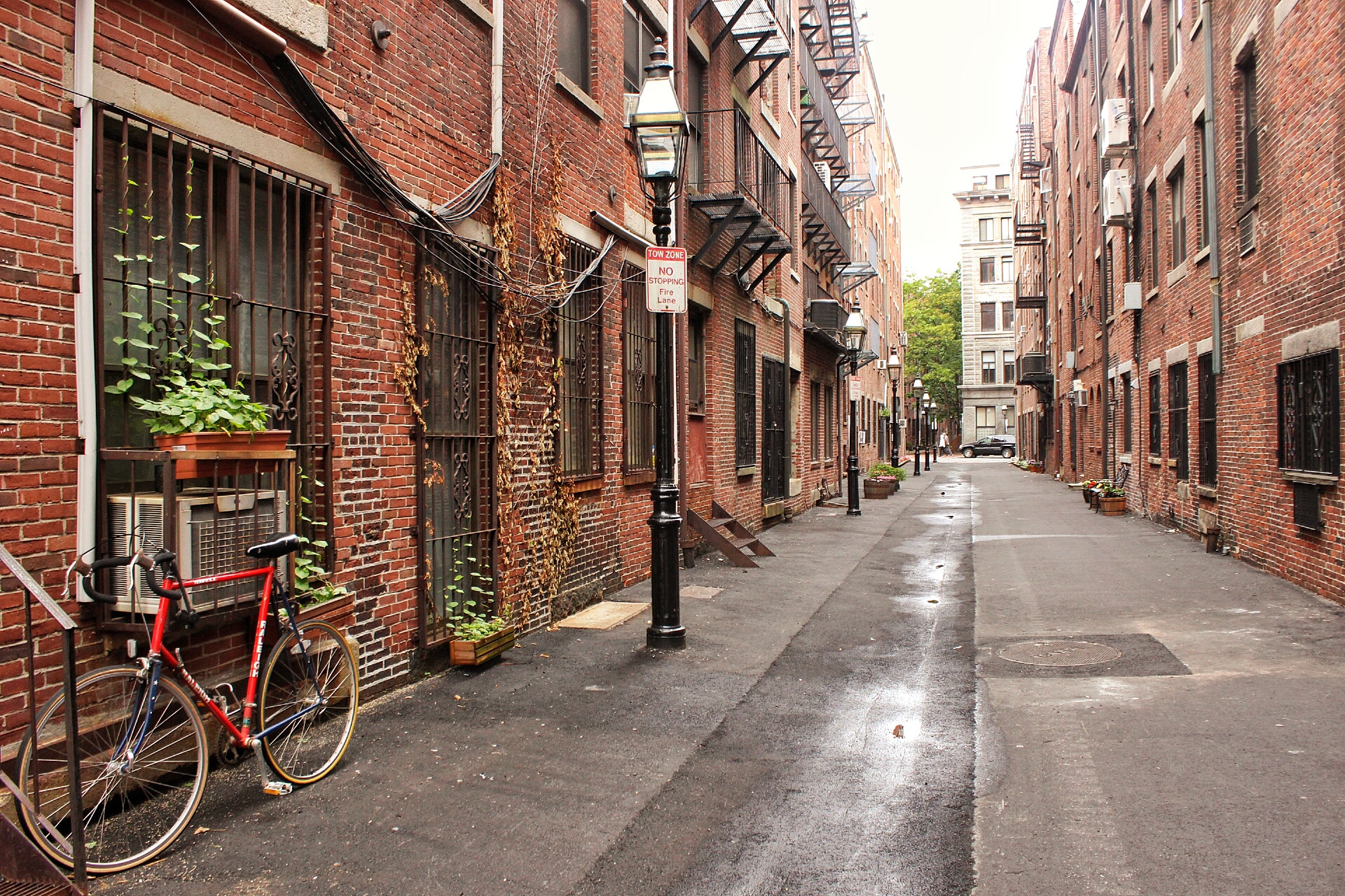Canon EF-S 18-55mm F3.5-5.6 IS II sample photo. Public alley 101, boston. photography