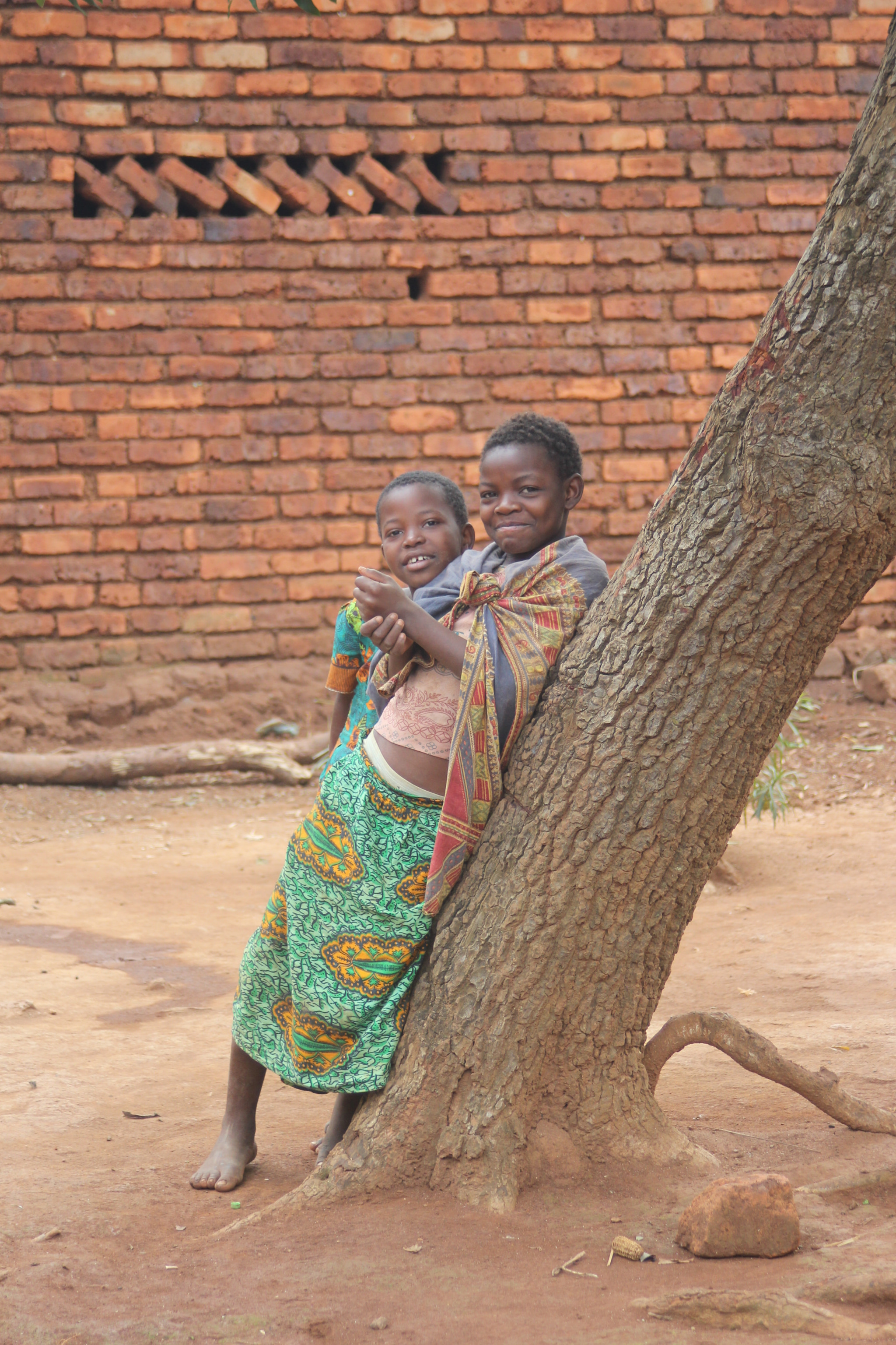 Canon EOS 100D (EOS Rebel SL1 / EOS Kiss X7) + Canon EF 35-105mm f/3.5-4.5 sample photo. Children in mulanje, malawi. photography