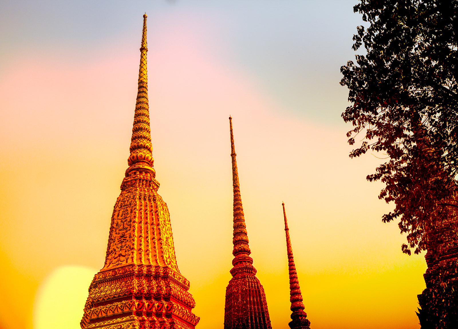 Sony a6000 + Sony Vario Tessar T* FE 24-70mm F4 ZA OSS sample photo. Bangkok photography