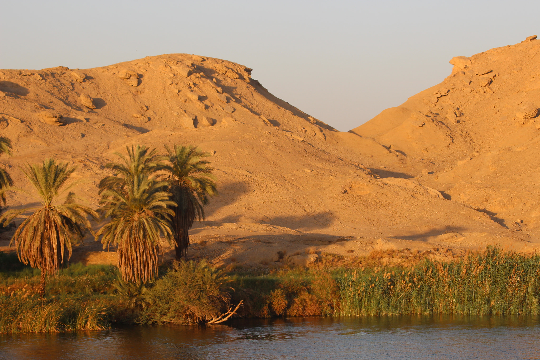 Canon EF 70-300mm F4-5.6 IS USM sample photo. Favourite photo of life on the banks of the river nile. photography