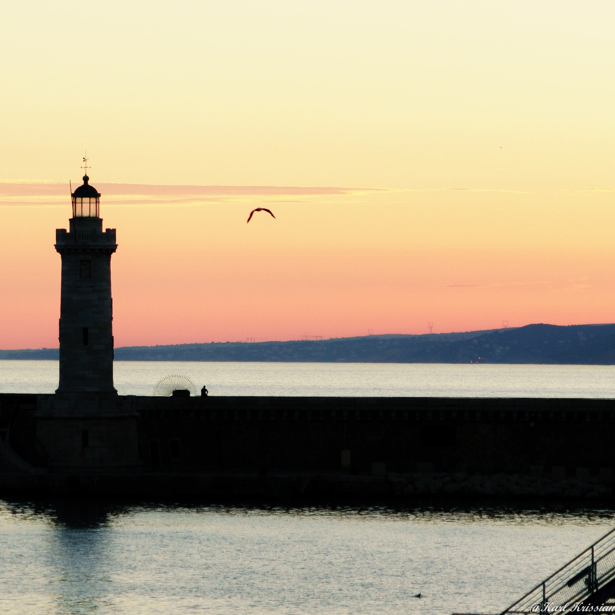 24-240mm F3.5-6.3 OSS sample photo. Coucher de soleil sur le vieux port, marseille photography