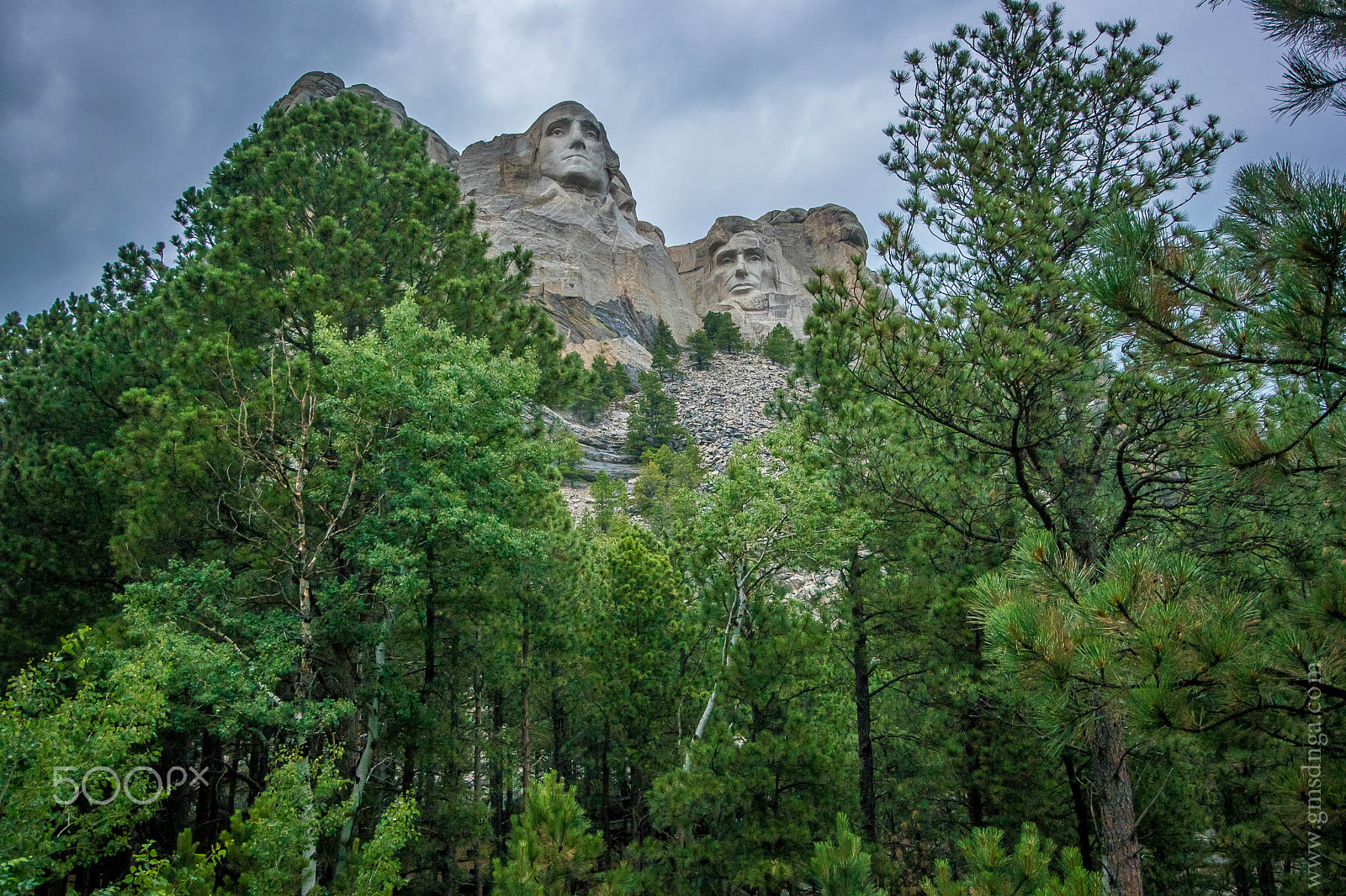 Nikon 1 Nikkor VR 6.7-13mm F3.5-5.6 sample photo. Mount rushmore rains photography