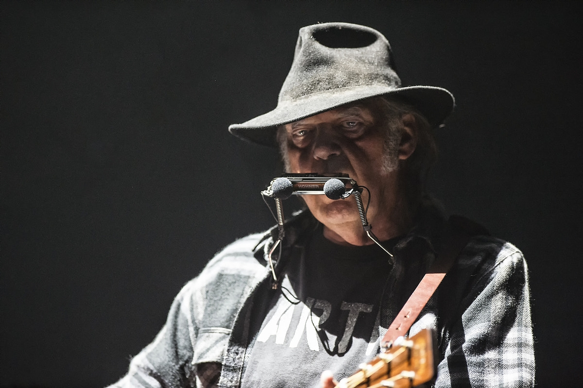 Nikon D4S + Nikon AF-S Nikkor 300mm F2.8G ED-IF VR sample photo. Neil young () photography