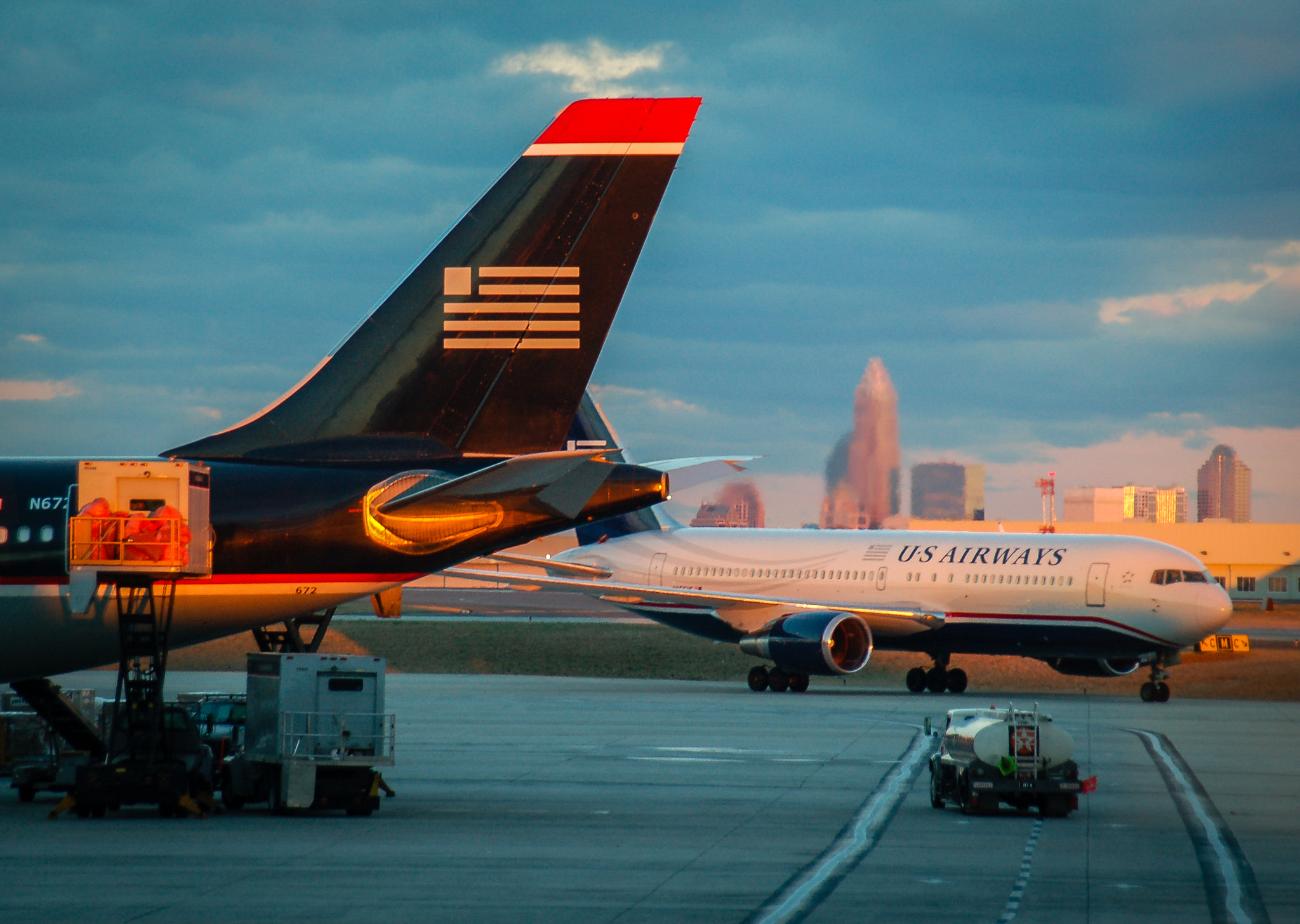 Nikon D50 sample photo. Usair arriving photography
