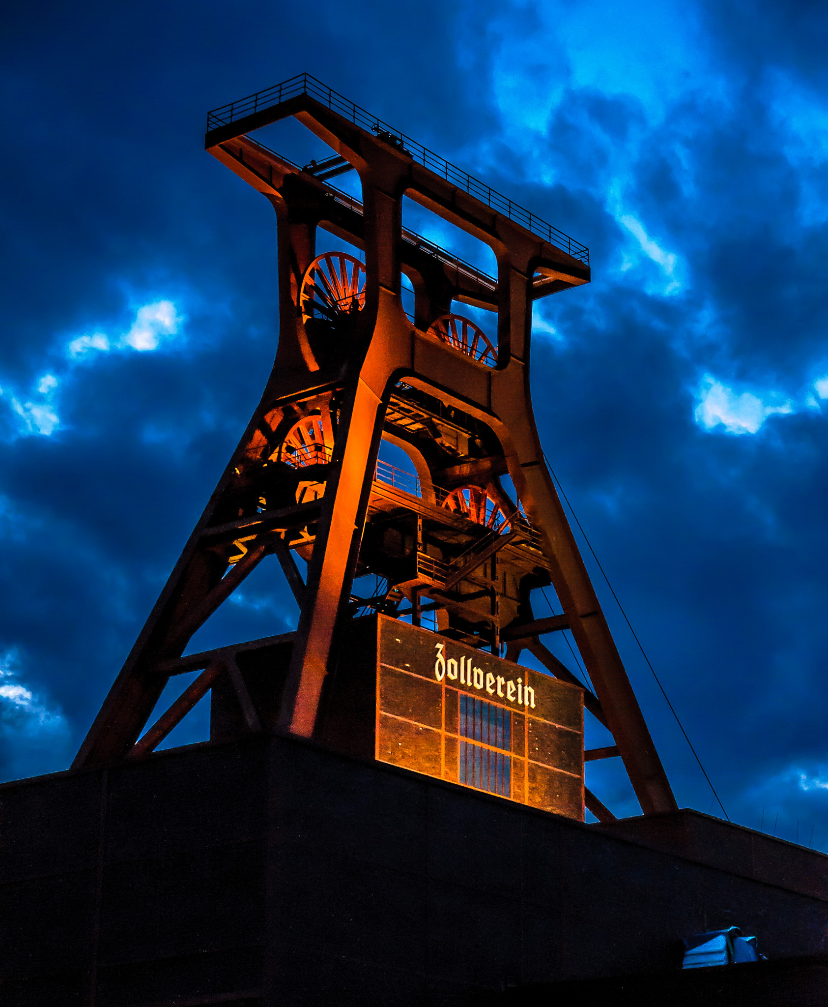 Sigma 17-70mm F2.8-4 DC Macro OS HSM | C sample photo. Blue hour @zollverein essen photography