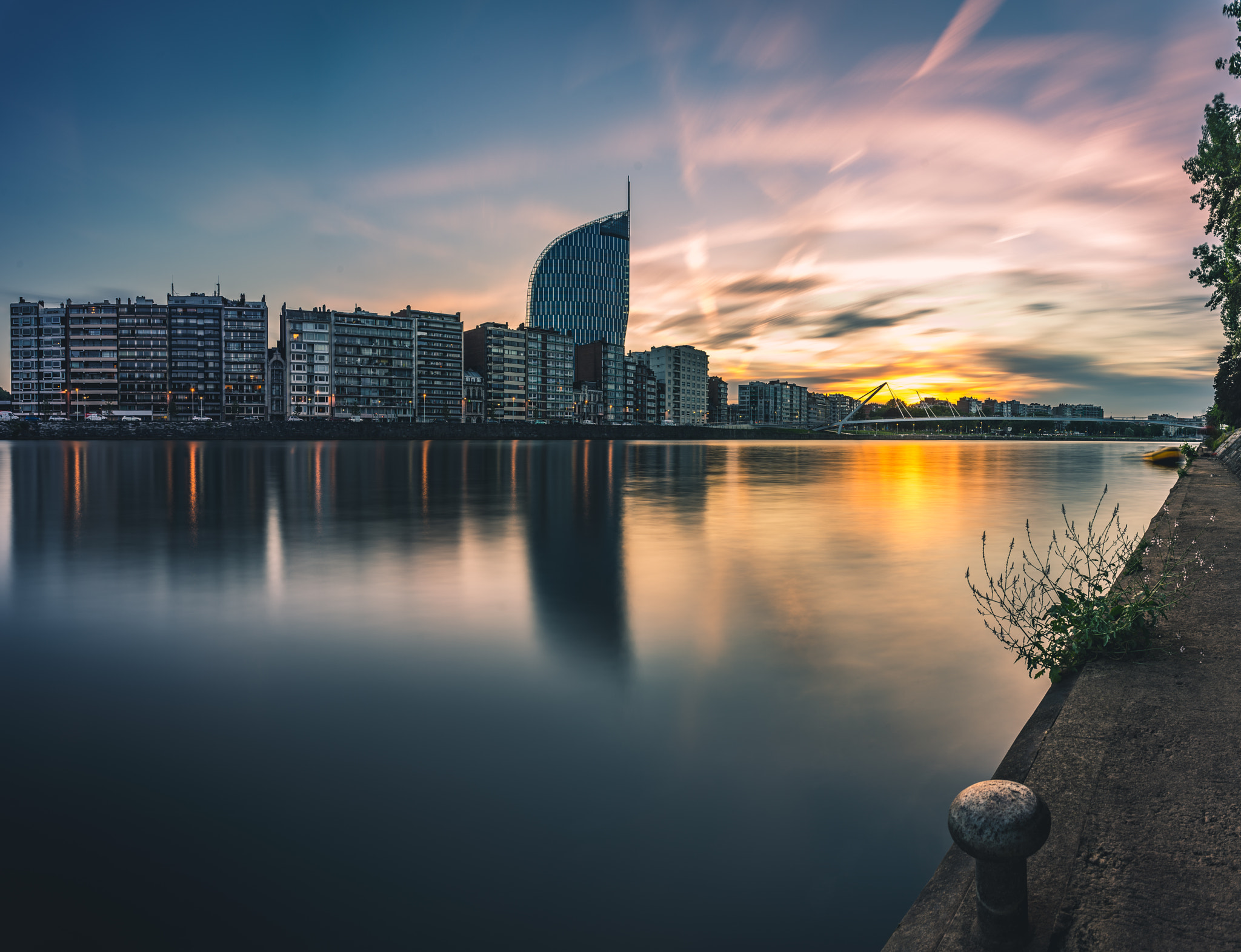 Sony a7 + Sony 20mm F2.8 sample photo. Along the river photography