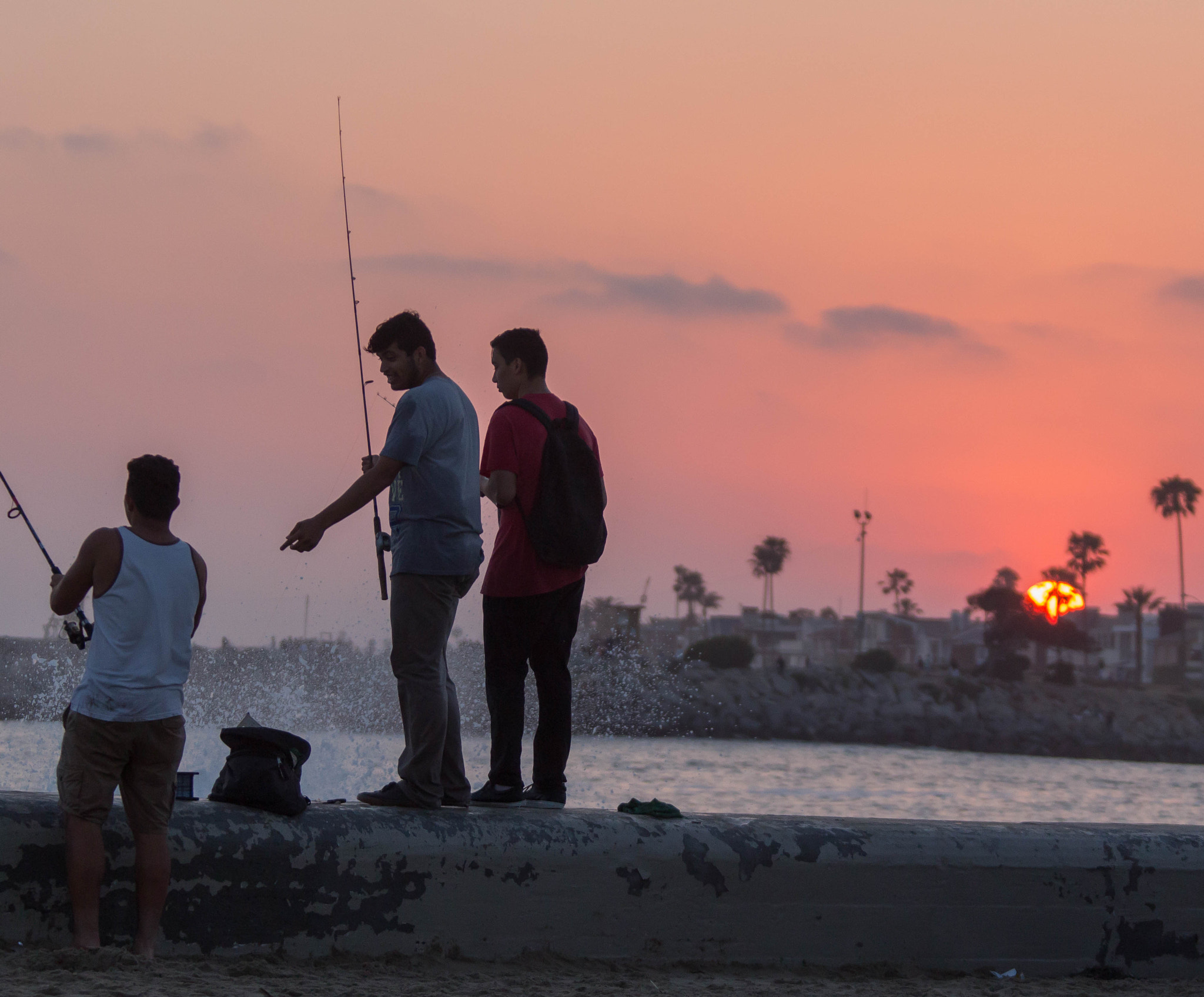 Canon EOS 100D (EOS Rebel SL1 / EOS Kiss X7) sample photo. Sunset_fishermen photography