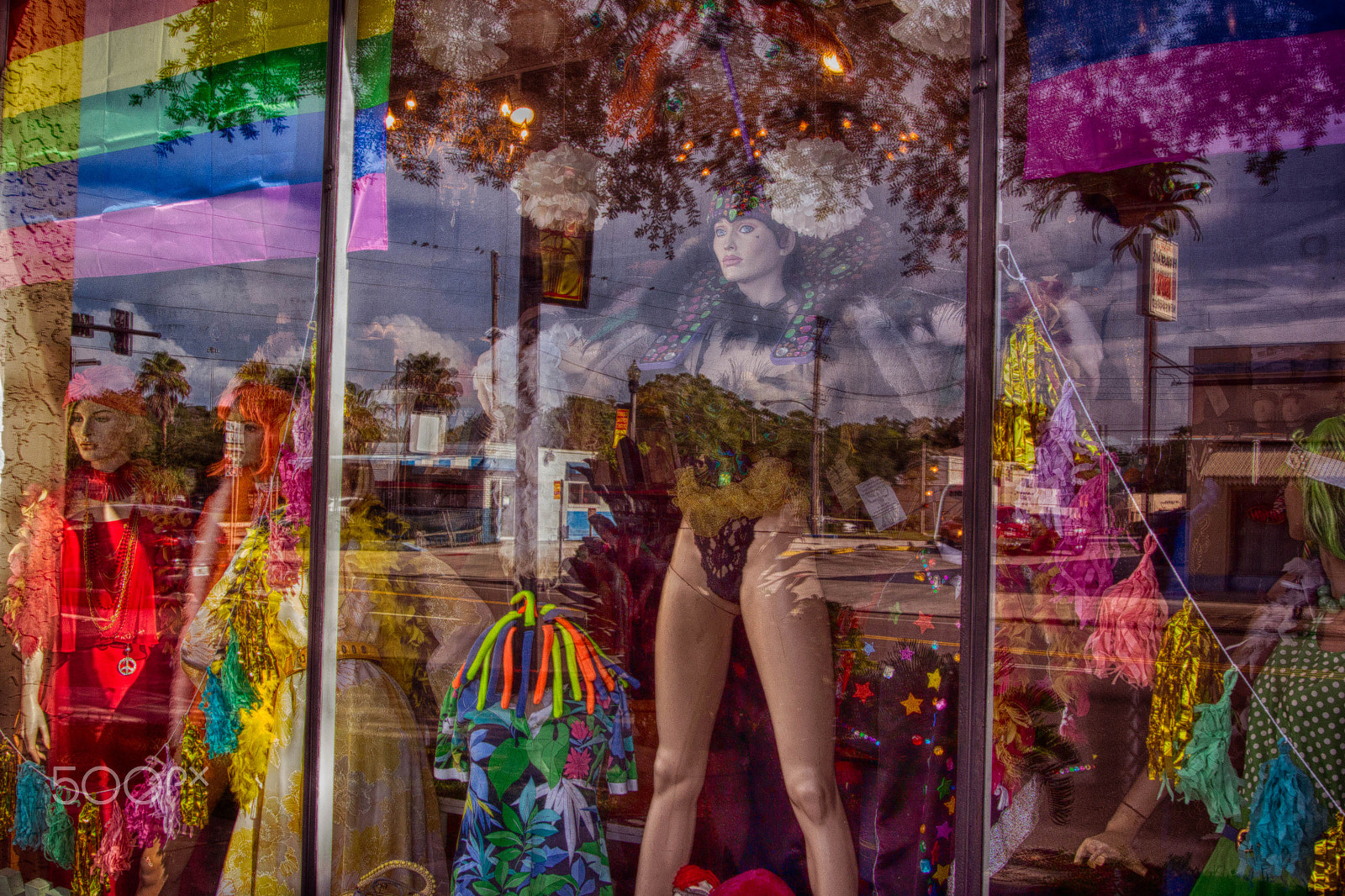 Nikon 1 J3 sample photo. Thrifting on central photography
