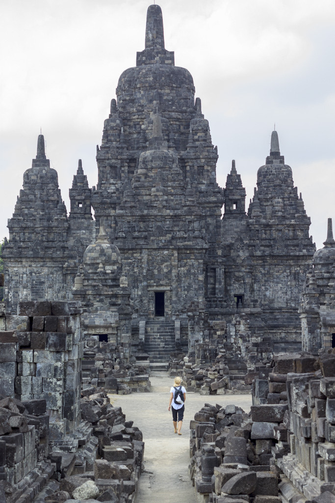 Canon EOS 500D (EOS Rebel T1i / EOS Kiss X3) + Canon EF 50mm F1.8 II sample photo. Prambanan temple compounds photography