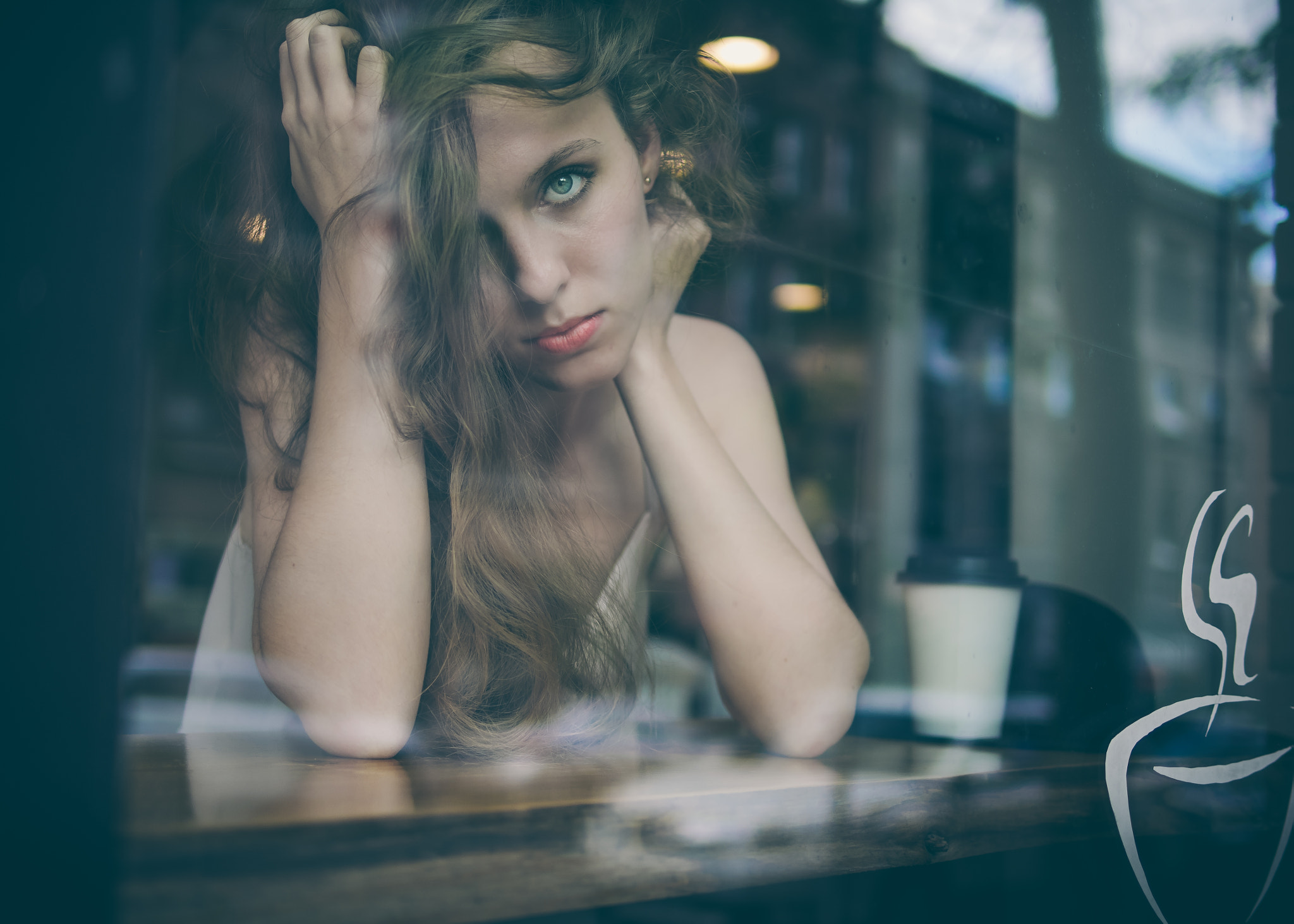 Olympus OM-D E-M1 + Panasonic Leica DG Summilux 25mm F1.4 II ASPH sample photo. Gaze photography