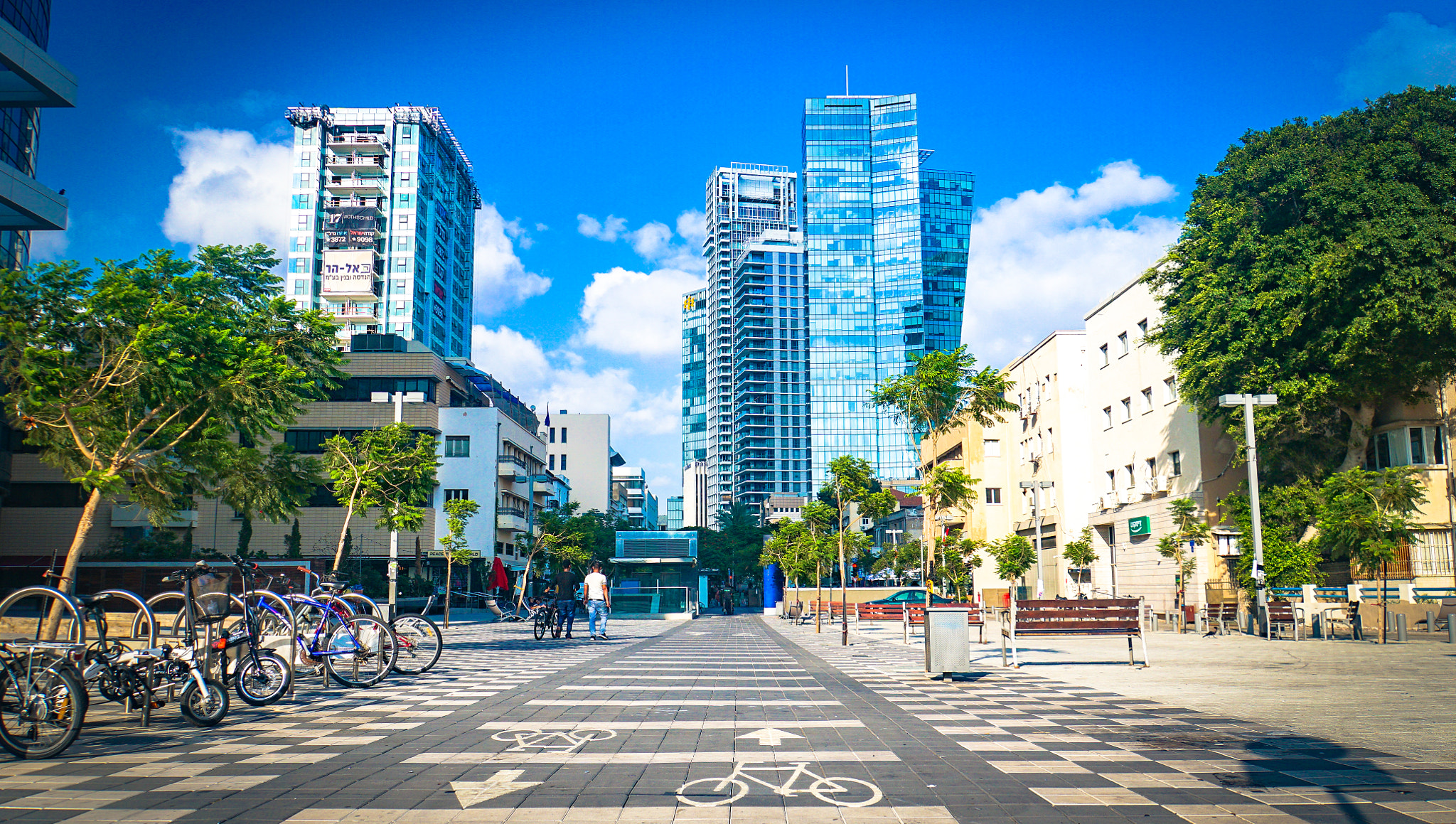 Sony a6300 + Sony E 18-200mm F3.5-6.3 OSS sample photo. 2016.07.06 tel aviv people and places 06667 photography