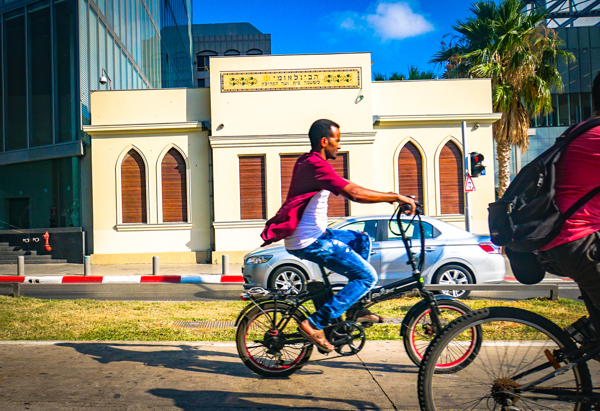 Sony a6300 + Sony E 18-200mm F3.5-6.3 OSS sample photo. 2016.07.06 tel aviv people and places 06653 photography