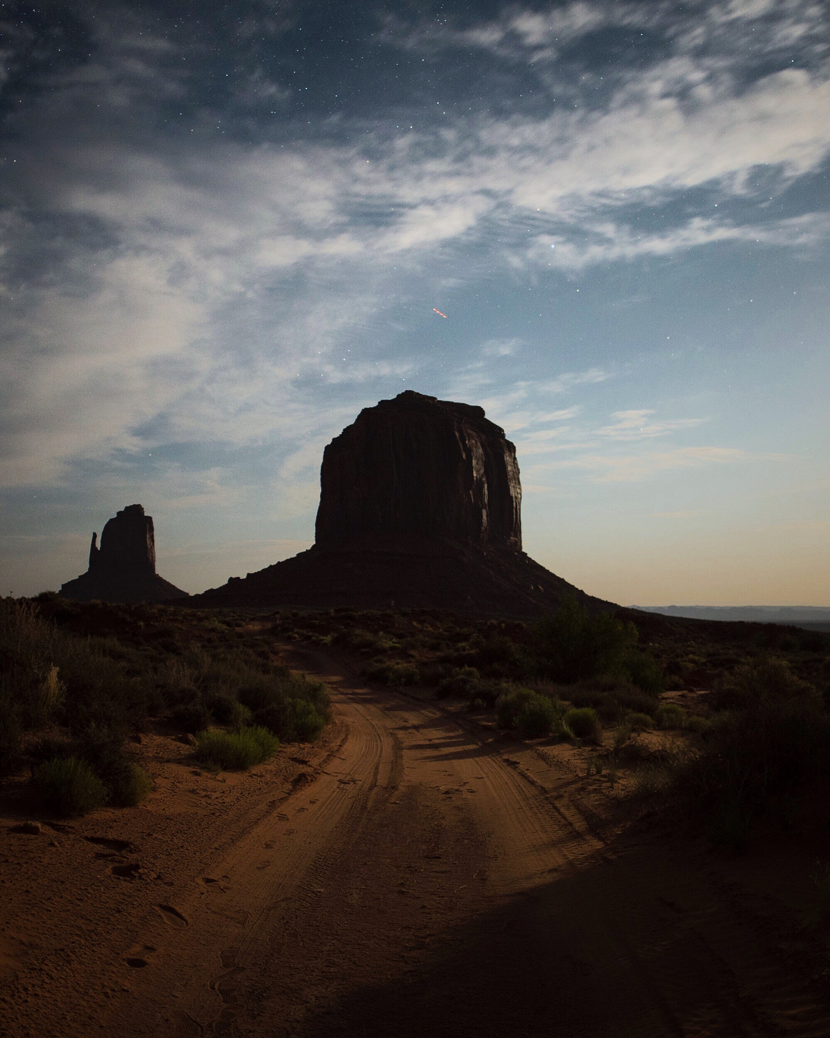 Nikon D4 + Nikon AF-S Nikkor 20mm F1.8G ED sample photo. Moonlight & monument valley. navajo land. arizona. photography