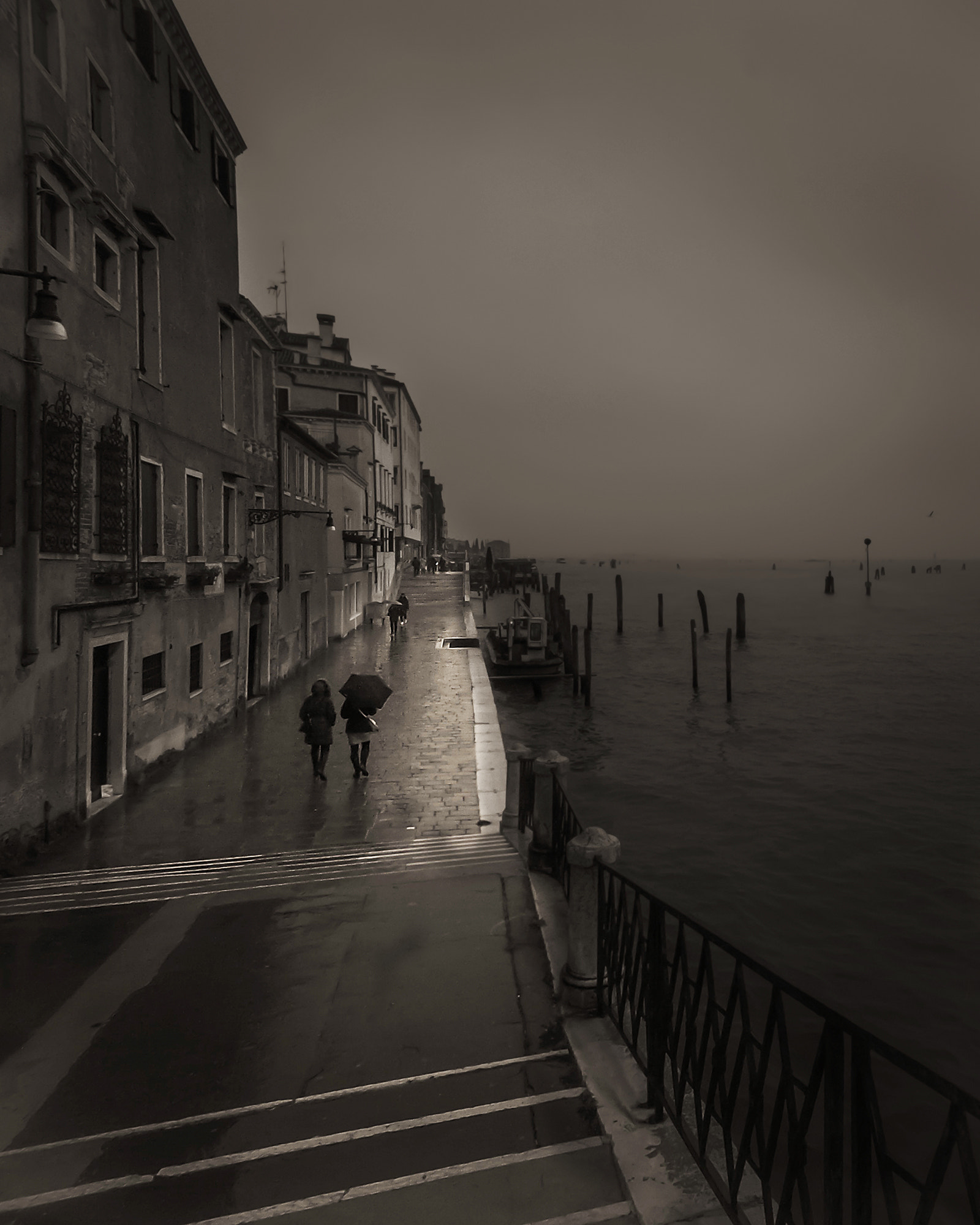 Canon EOS 50D + Sigma 10-20mm F3.5 EX DC HSM sample photo. Rainy day in venice photography