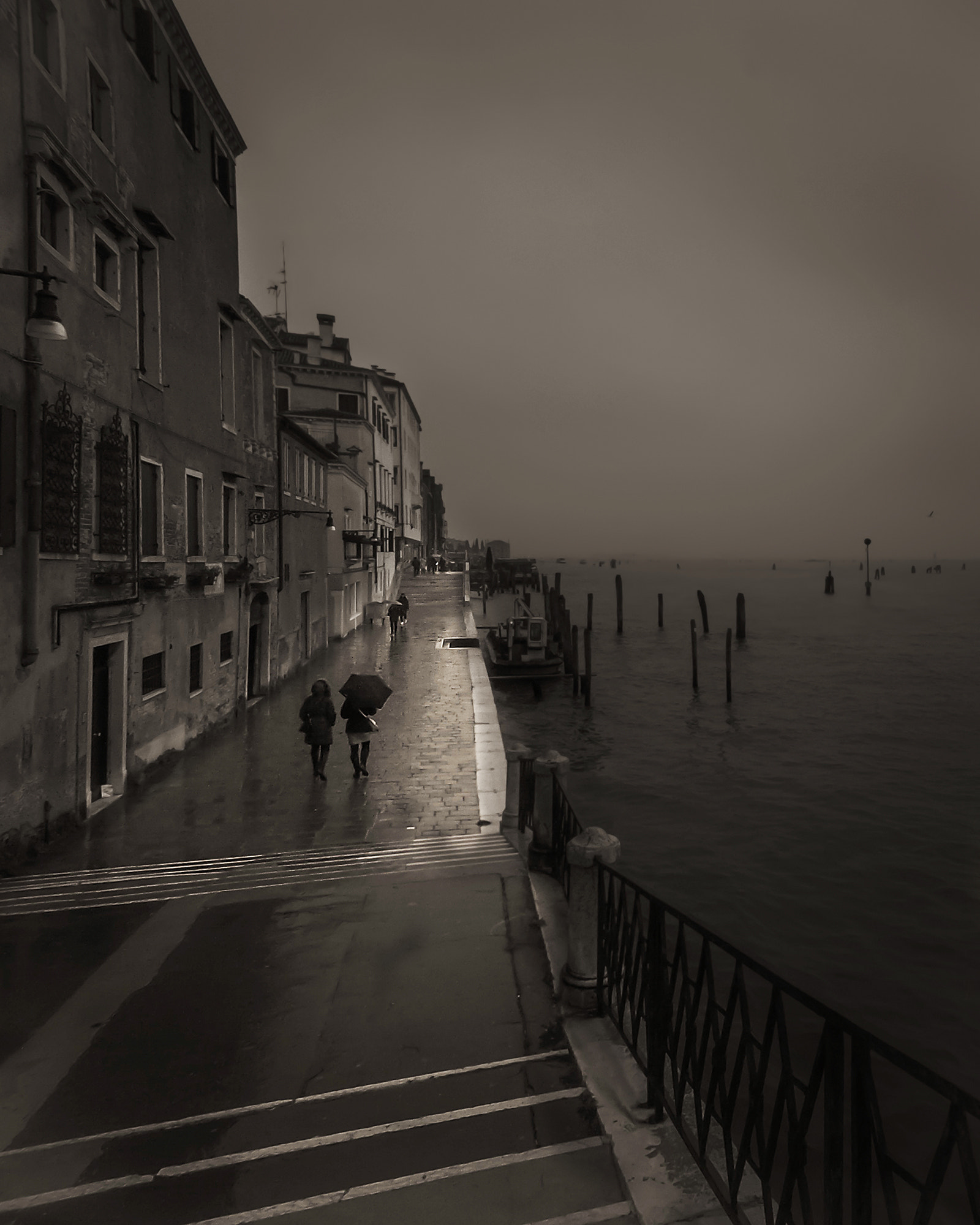 Sigma 10-20mm F3.5 EX DC HSM sample photo. Rainy day in venice photography
