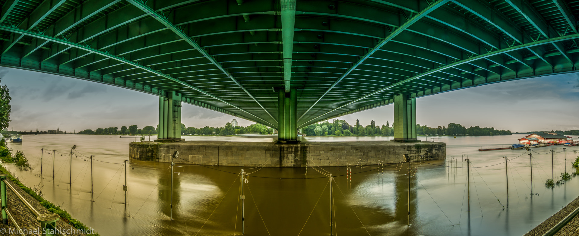11-16mm F2.8 G sample photo. The green bridge  photography