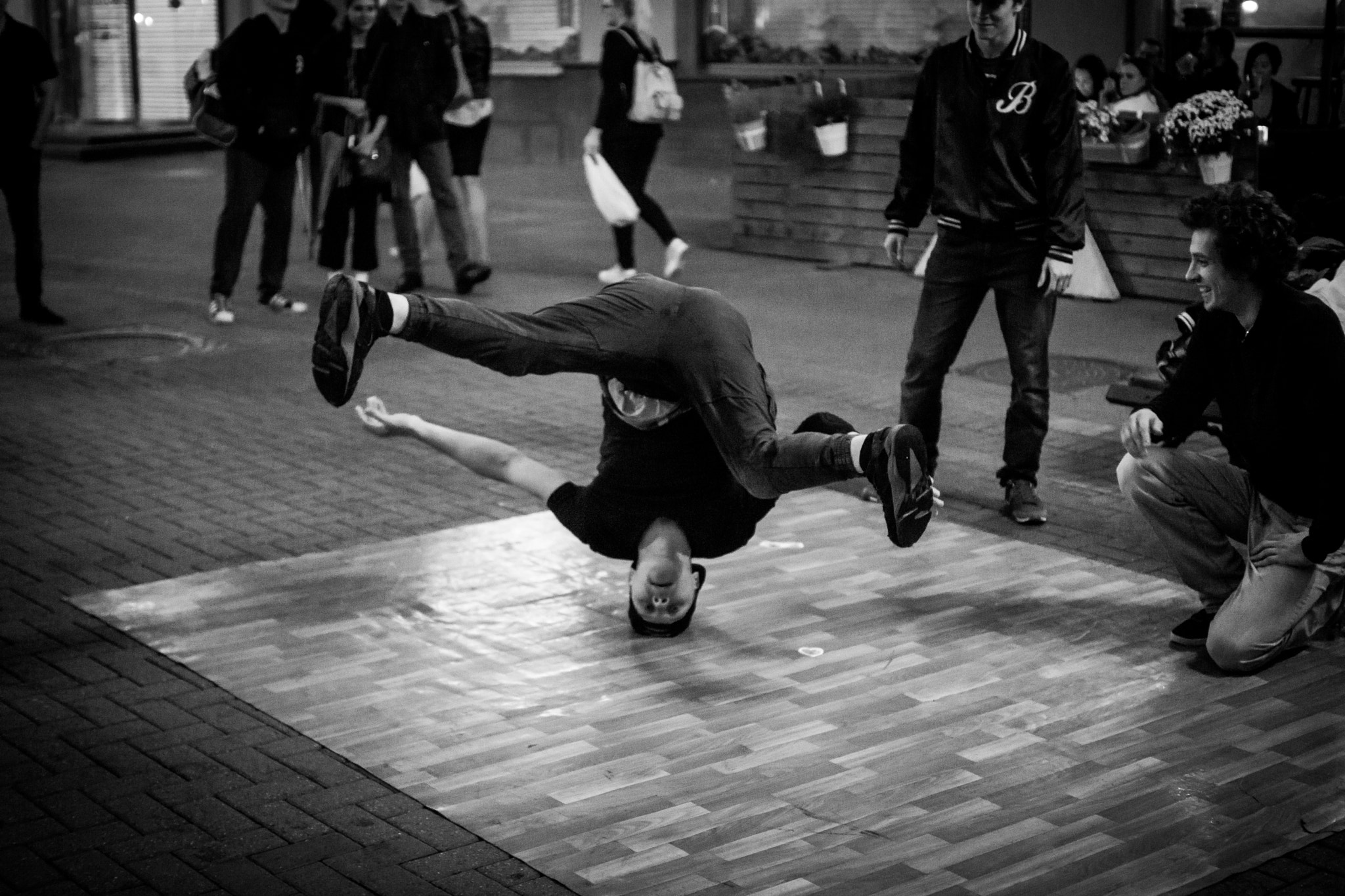 Sony SLT-A77 + Sony DT 35mm F1.8 SAM sample photo. Street dancers photography