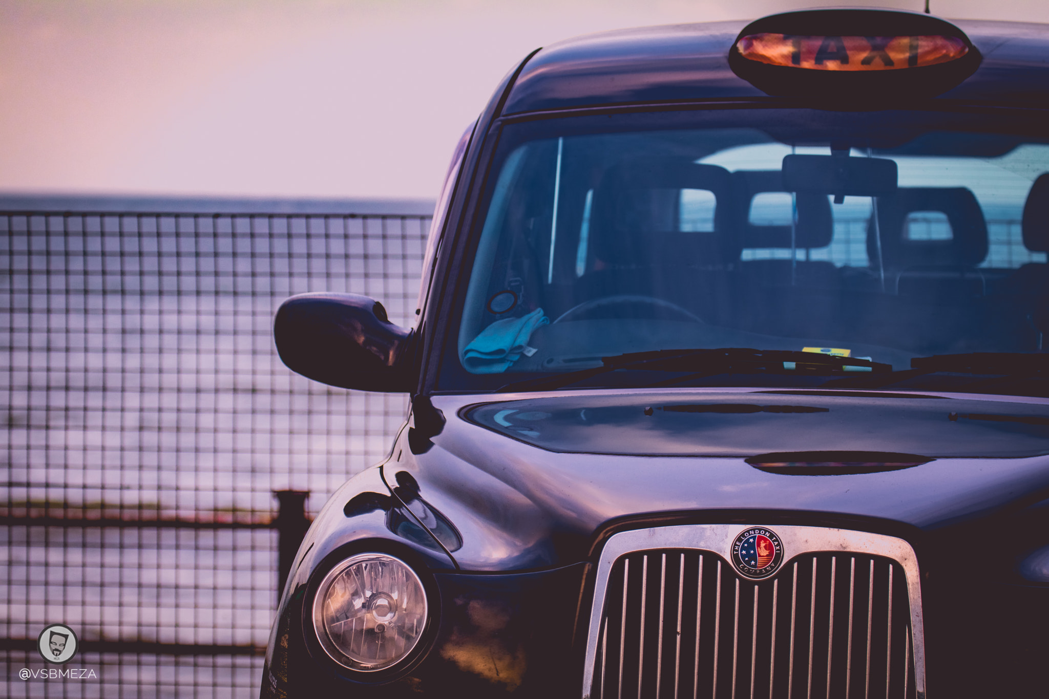 Canon EF 70-300mm F4-5.6L IS USM sample photo. Black cab by the sea photography