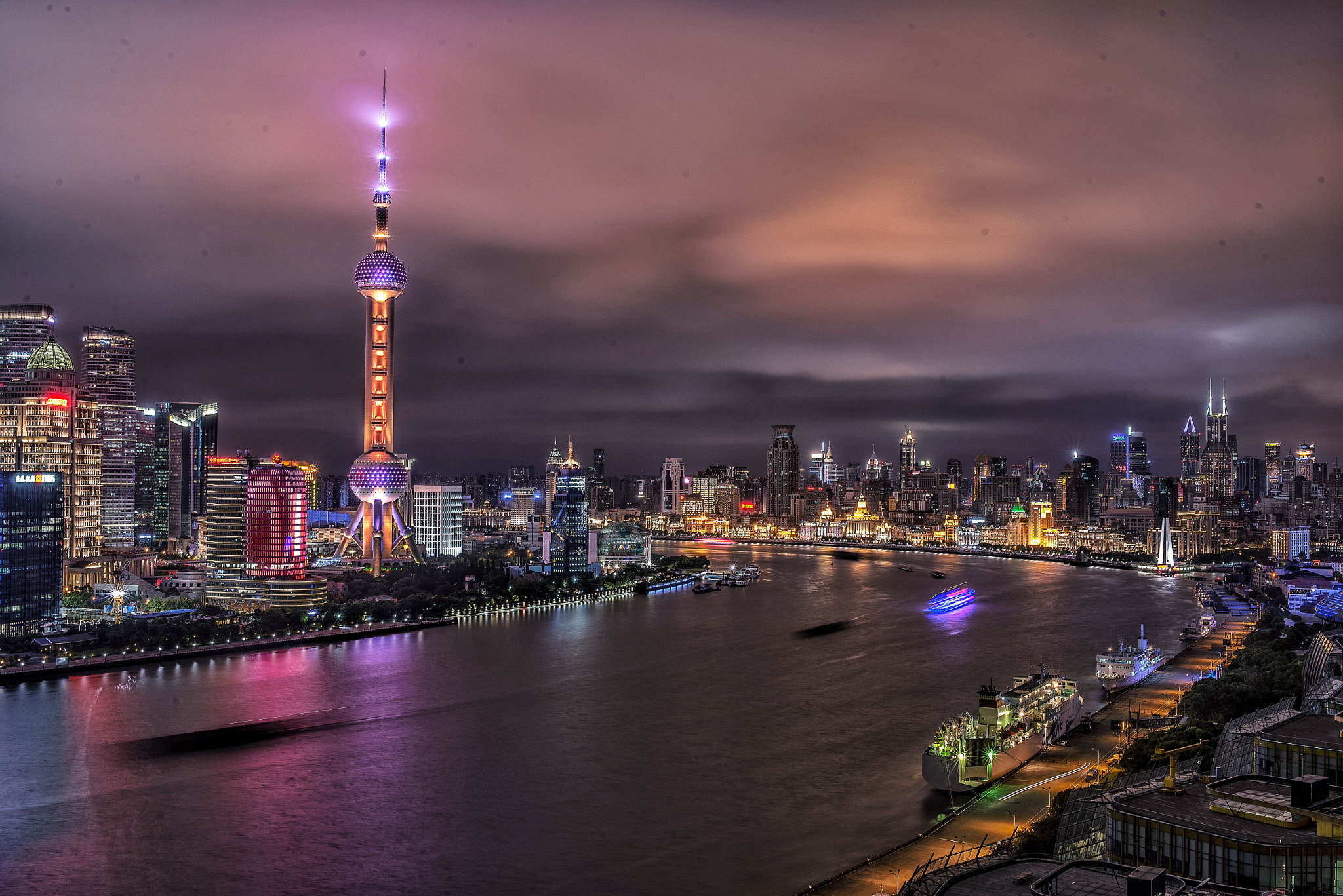 Nikon D800E sample photo. 上海·东方明珠  台风尼伯特来临之前 摄于·北外滩 photography