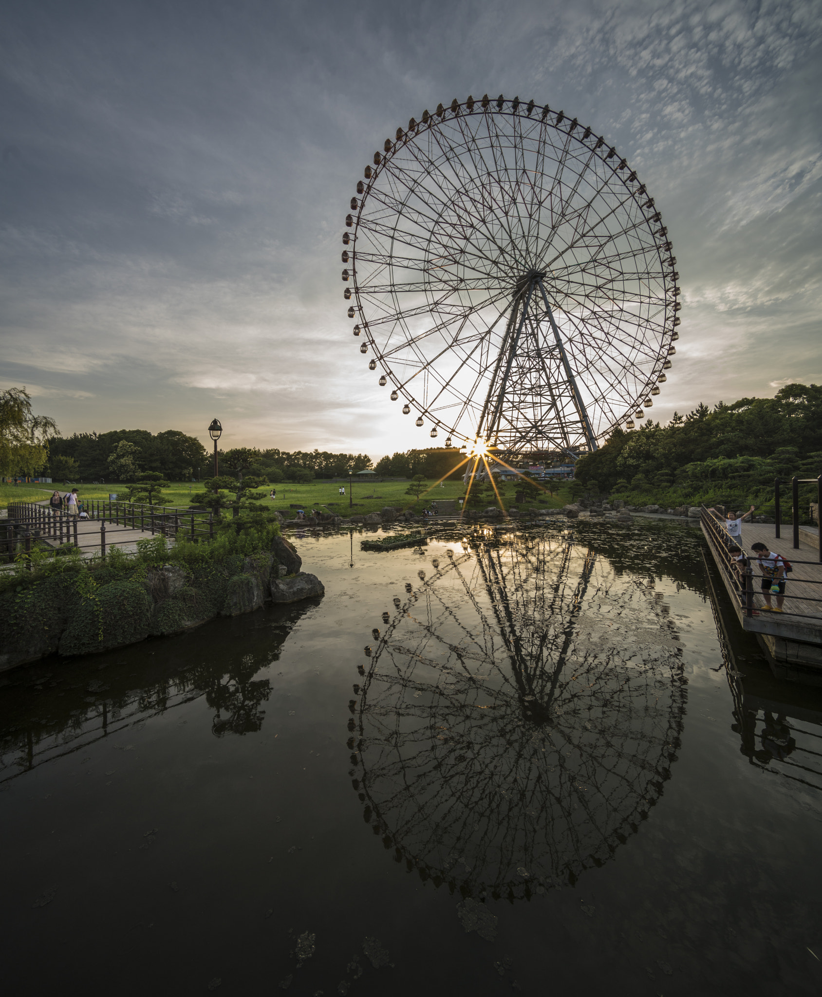 Sony a7R II + Voigtlander HELIAR-HYPER WIDE 10mm F5.6 sample photo. Kasai rinkai koen ferris wheel photography