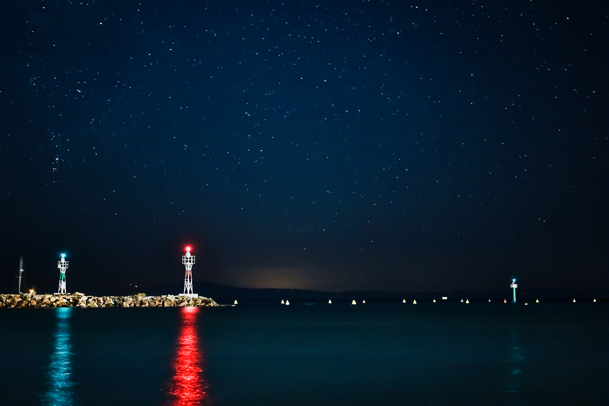 Canon EF 40mm F2.8 STM sample photo. Twin lighthouses under the stars photography