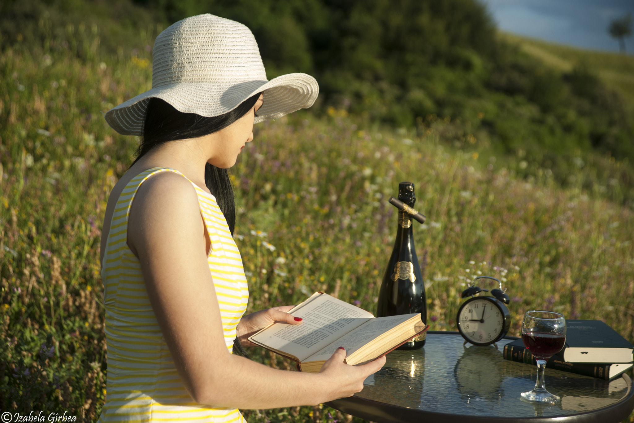 Sony Alpha DSLR-A900 + Sigma 17-70mm F2.8-4.5 (D) sample photo. Reading in the sun light photography