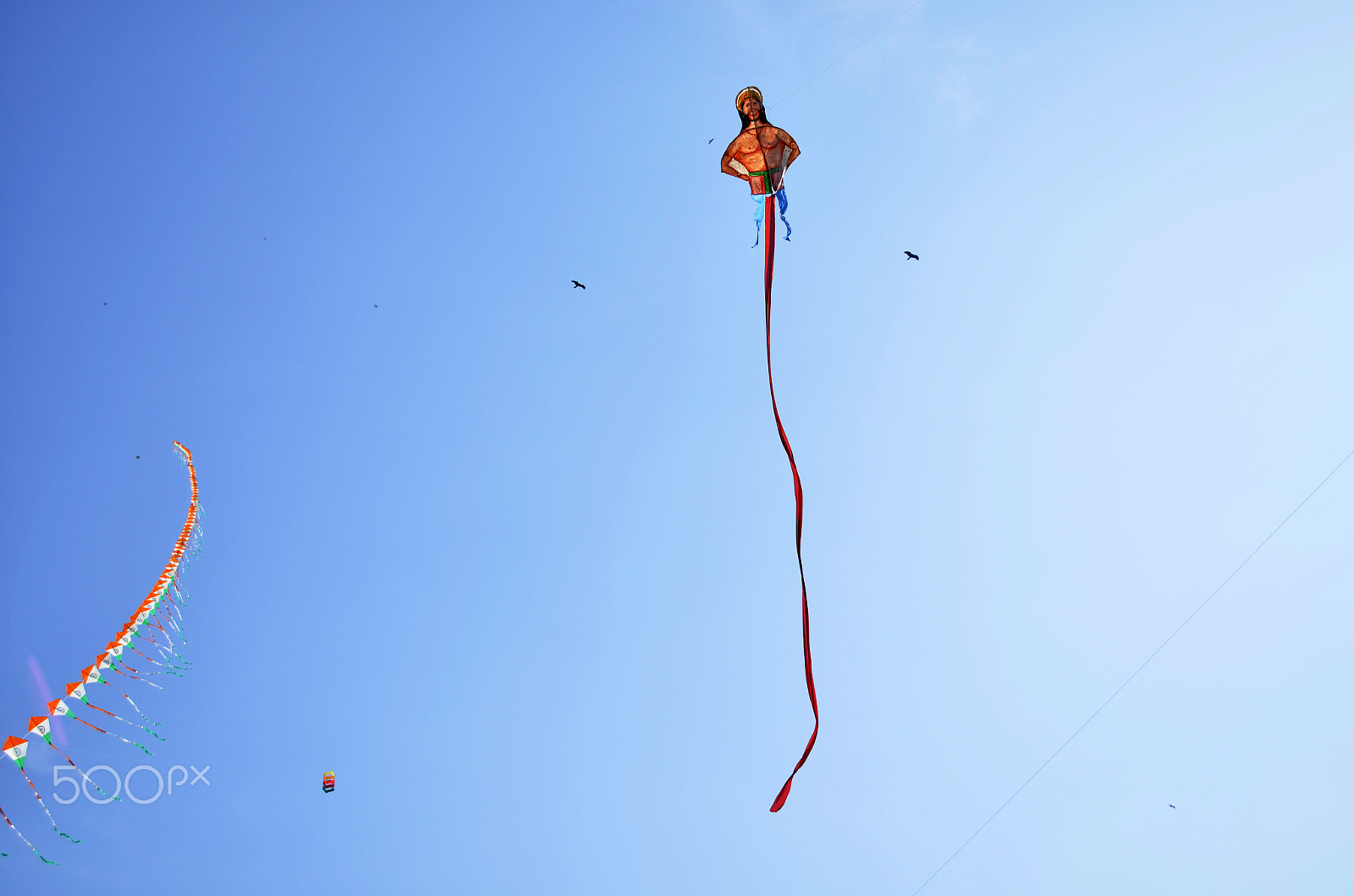 Nikon D5100 + Nikon AF Micro-Nikkor 60mm F2.8D sample photo. Kite festival photography
