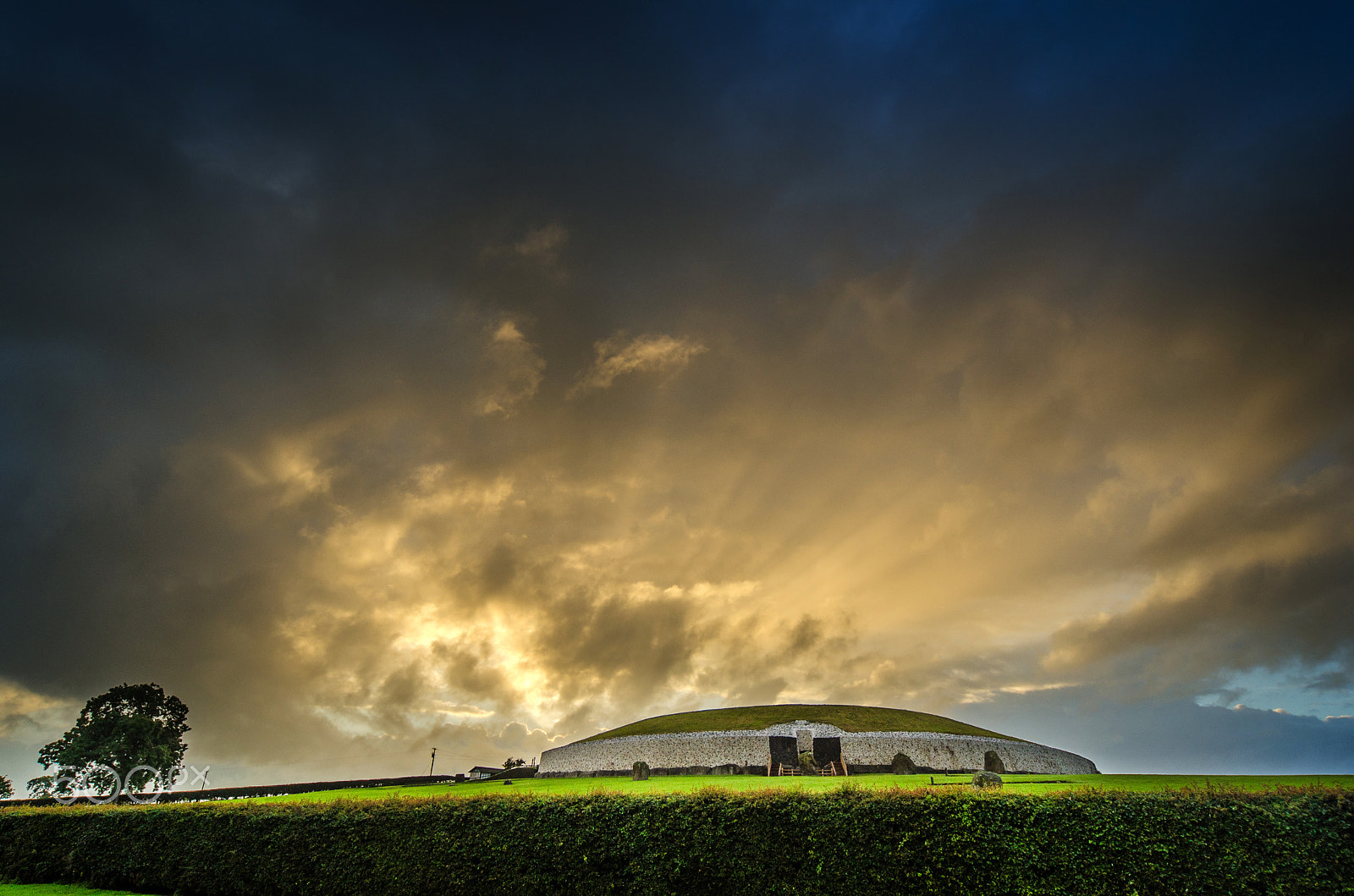 Nikon D7000 + Sigma 12-24mm F4.5-5.6 EX DG Aspherical HSM sample photo. Newgrange sunbeams photography