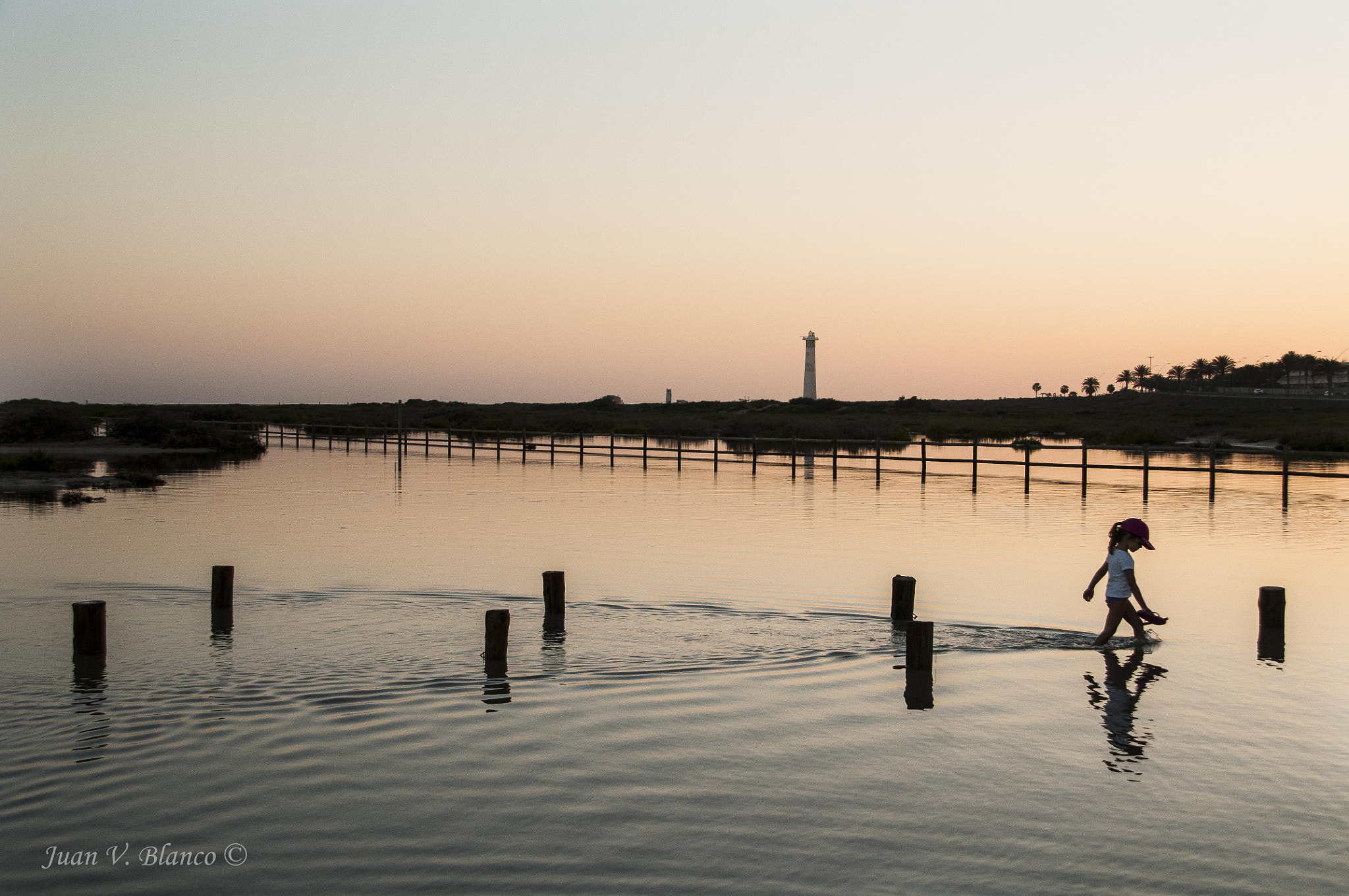 Sigma 18-200mm F3.5-6.3 DC OS HSM sample photo. Walking through water photography