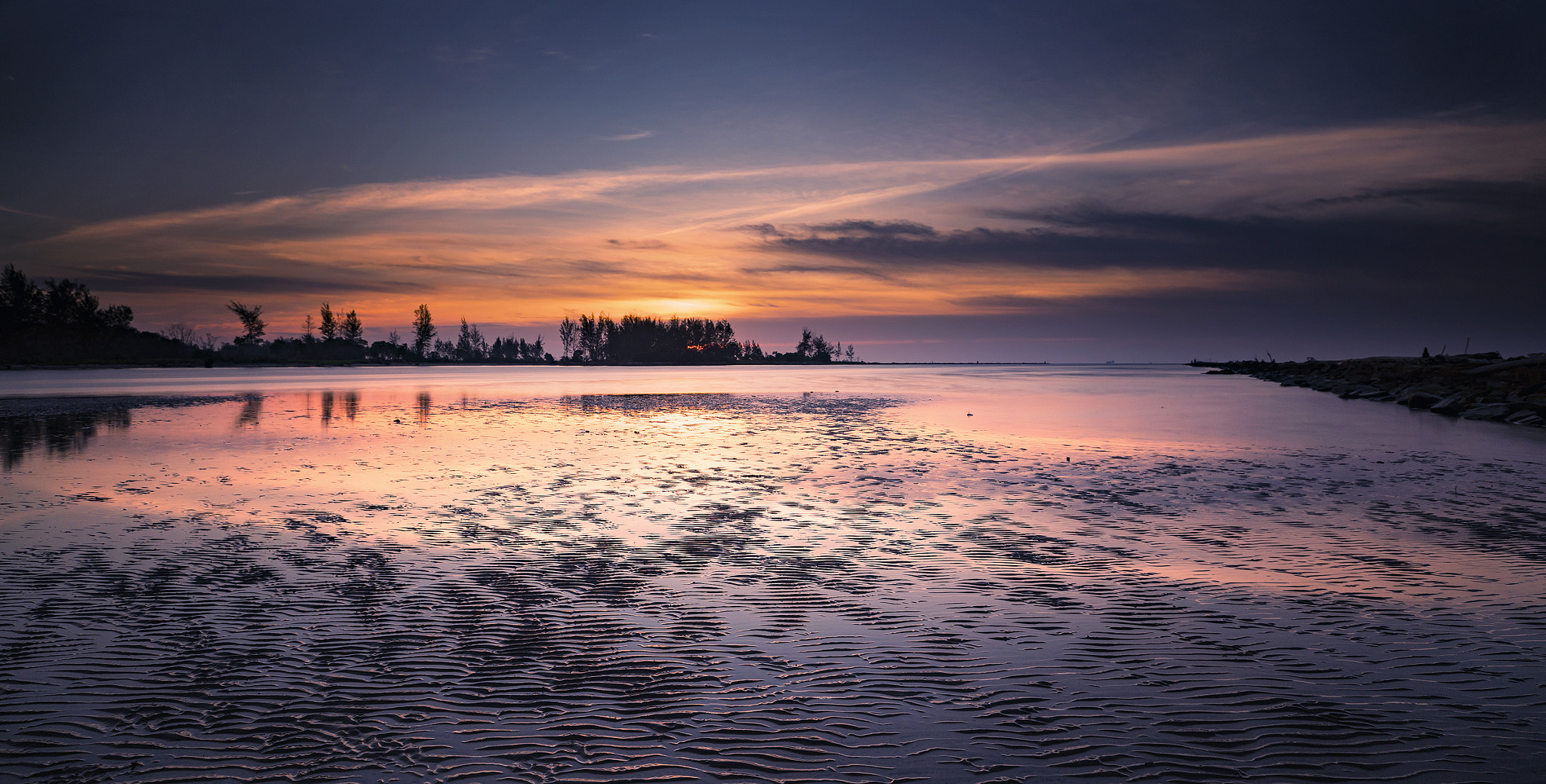 Sony Vario-Sonnar T* 16-35mm F2.8 ZA SSM sample photo. Tides are low photography