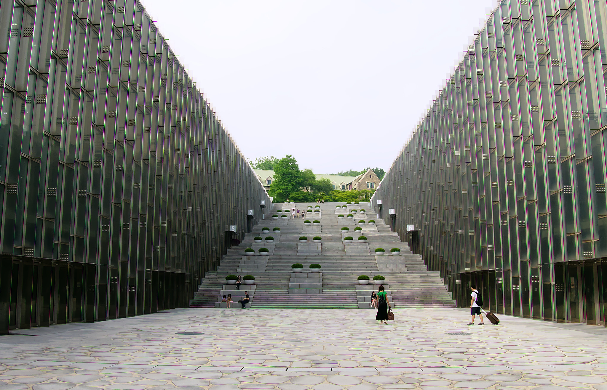 Panasonic Lumix G Vario 14-140mm F3.5-5.6 ASPH Power O.I.S sample photo. Meandering through seoul photography