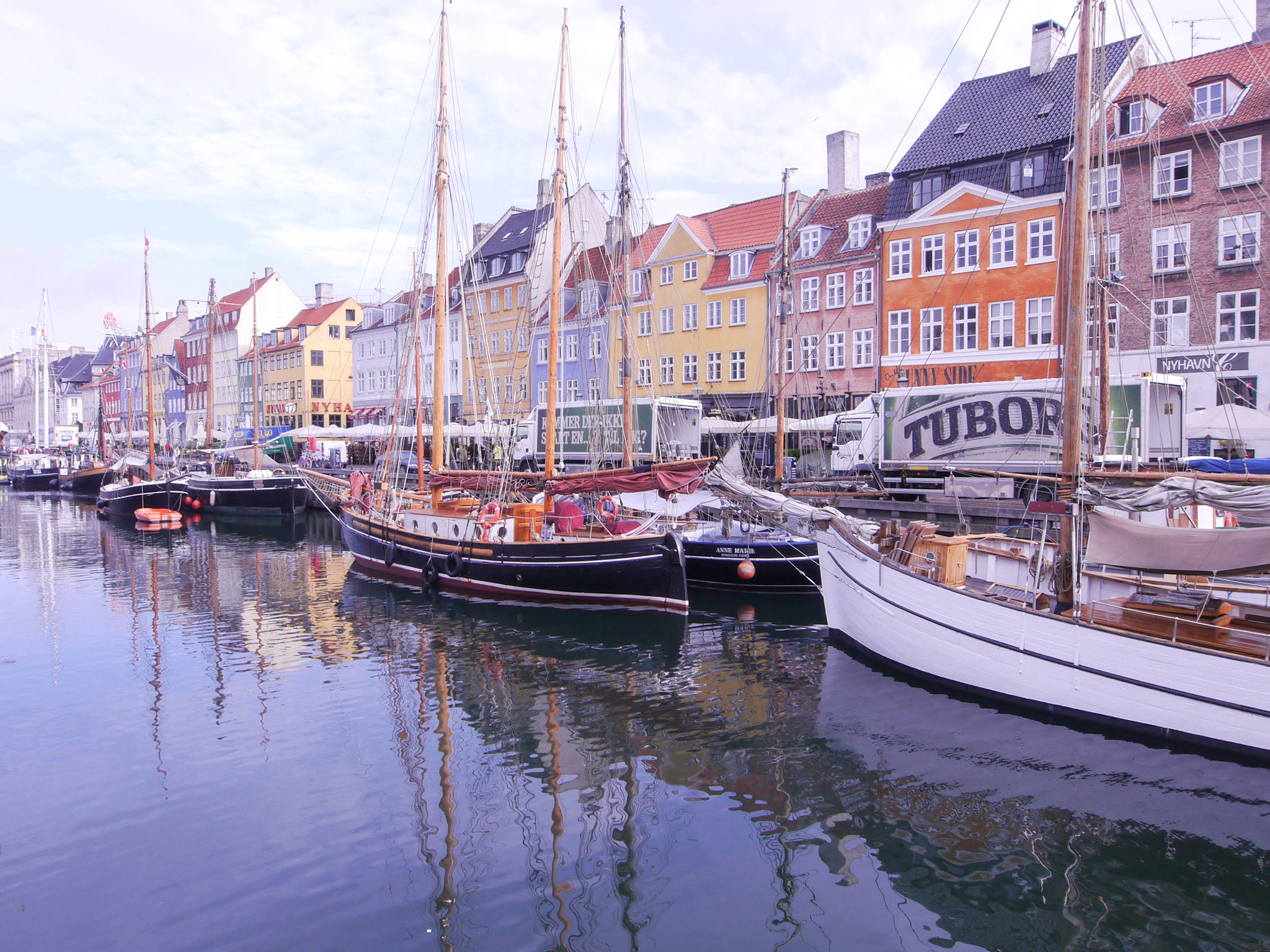 Panasonic Lumix DMC-GX1 + OLYMPUS M.9-18mm F4.0-5.6 sample photo. Nyhavn photography