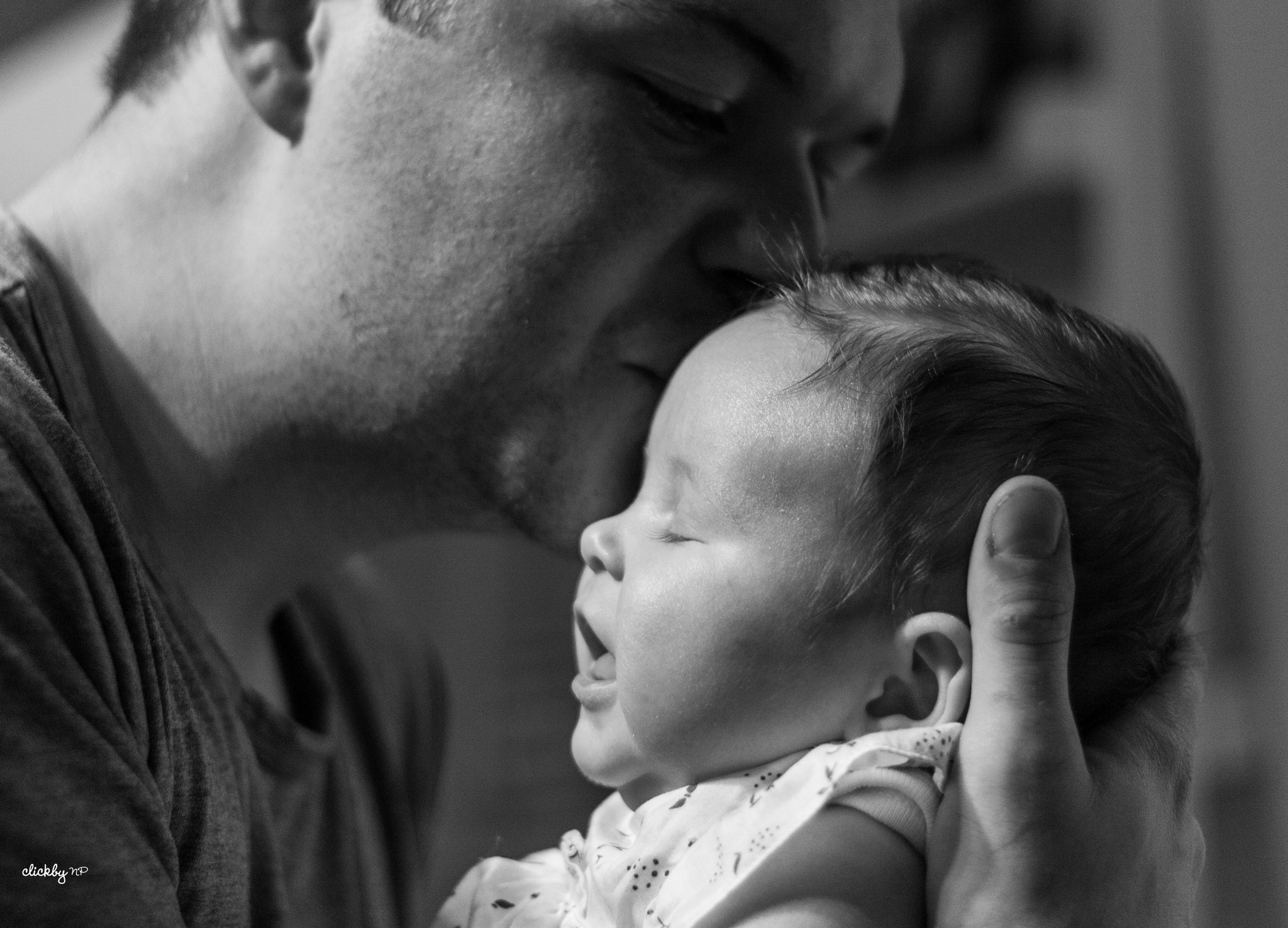 Canon EOS 450D (EOS Rebel XSi / EOS Kiss X2) + Canon EF 50mm F1.8 II sample photo. Father & daughter-moment photography