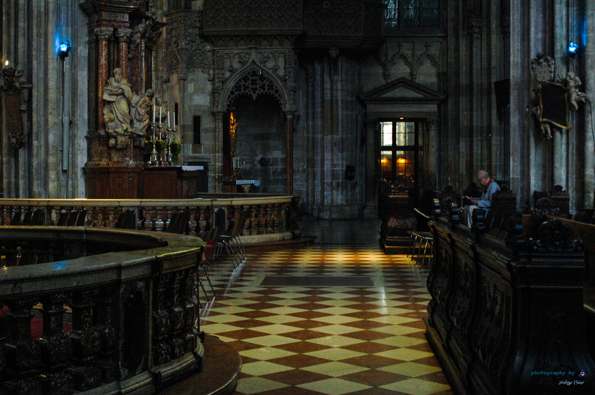 Nikon D70s + AF Zoom-Nikkor 35-70mm f/3.3-4.5 N sample photo. Prayer in st.. stephen's cathedral photography