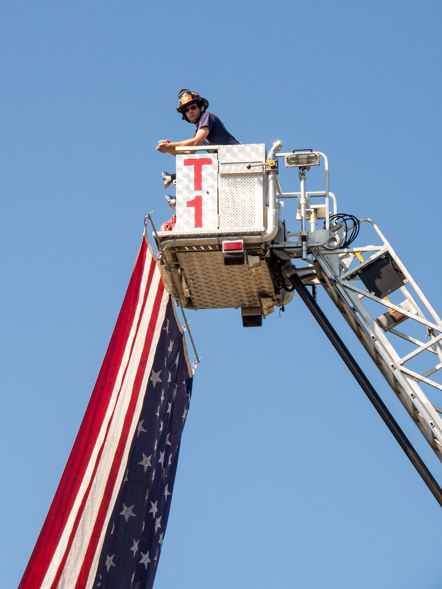 OLYMPUS M.14-150mm F4.0-5.6 II sample photo. Fireman's flag photography