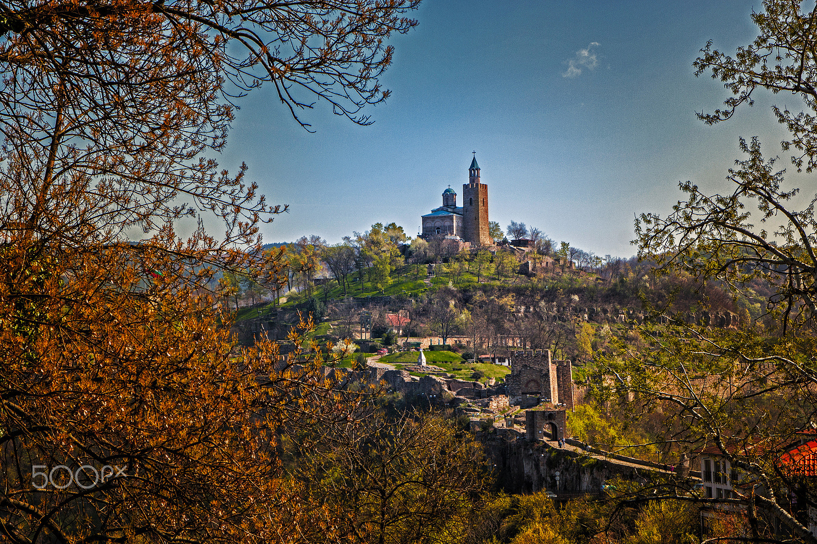 Sigma 17-70mm F2.8-4 DC Macro OS HSM sample photo. Tsarevets fortress - autumn photography