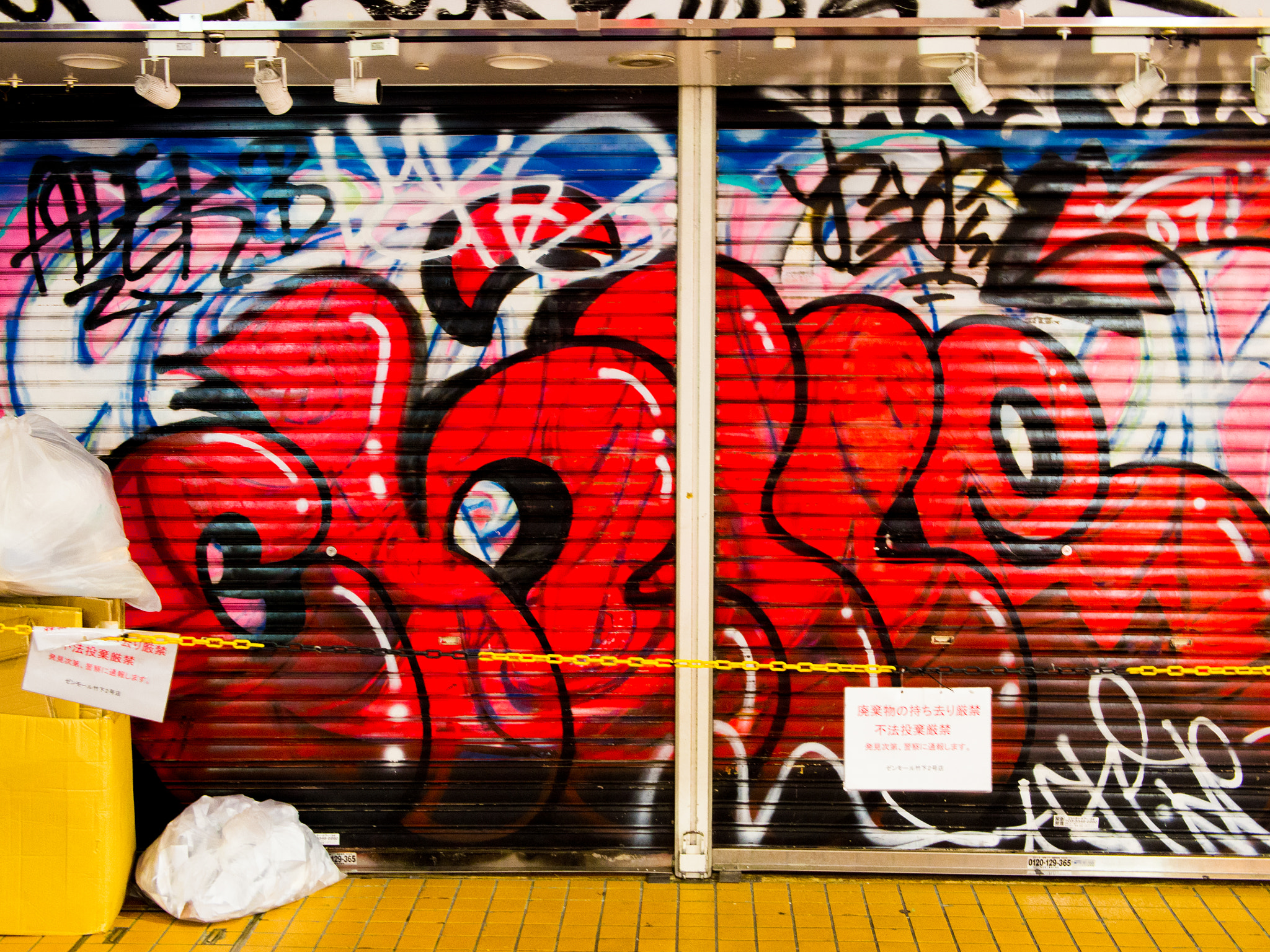 Olympus OM-D E-M5 + LUMIX G 25/F1.7 sample photo. Window shutter art photography