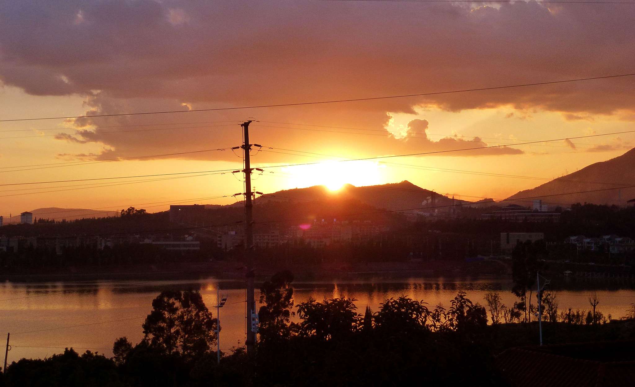 Leica V-Lux 30 / Panasonic Lumix DMC-TZ22 sample photo. Sunset in the hometown photography