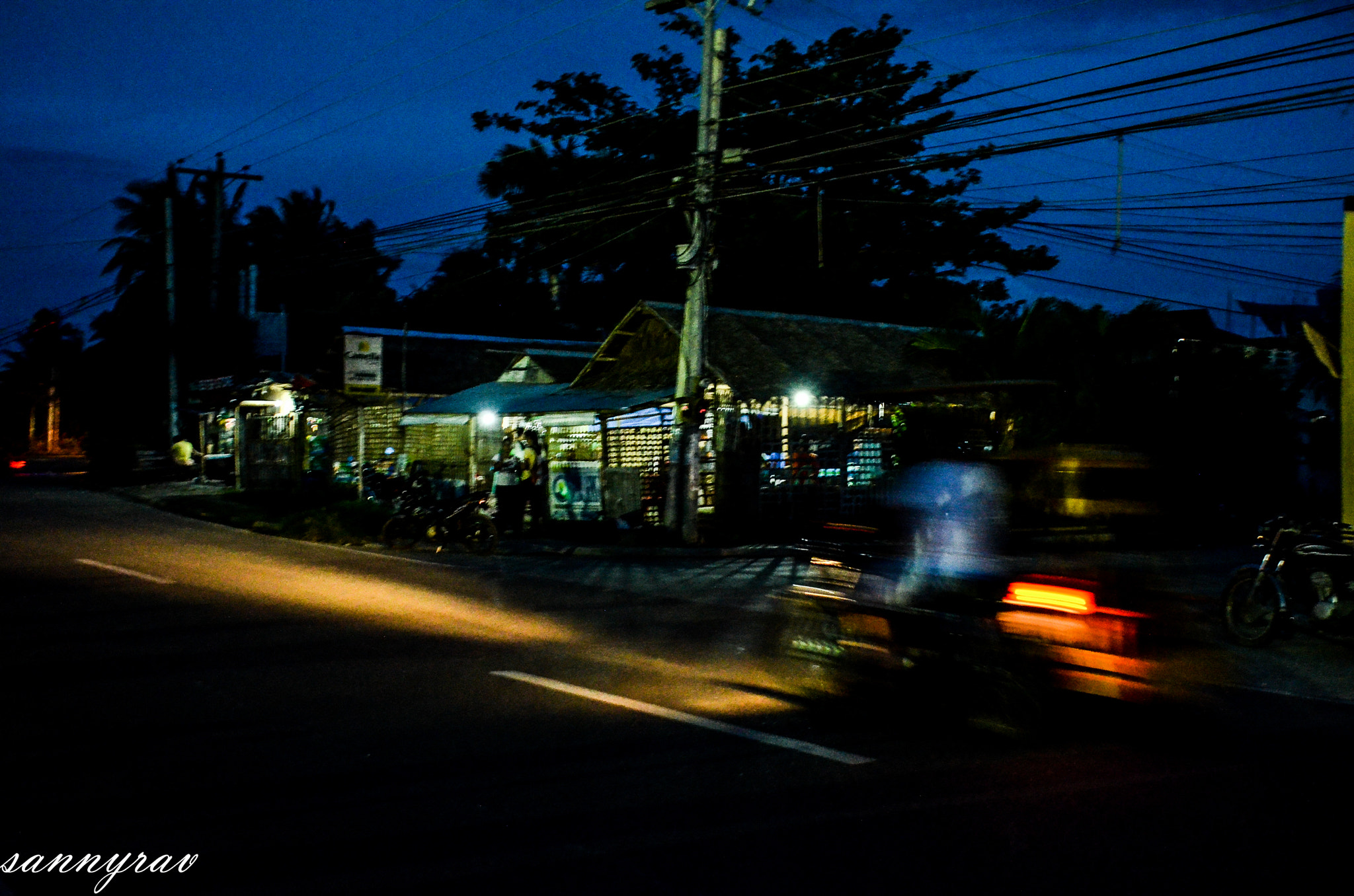 Nikon D7000 + Nikon AF Nikkor 24mm F2.8D sample photo. Night life photography
