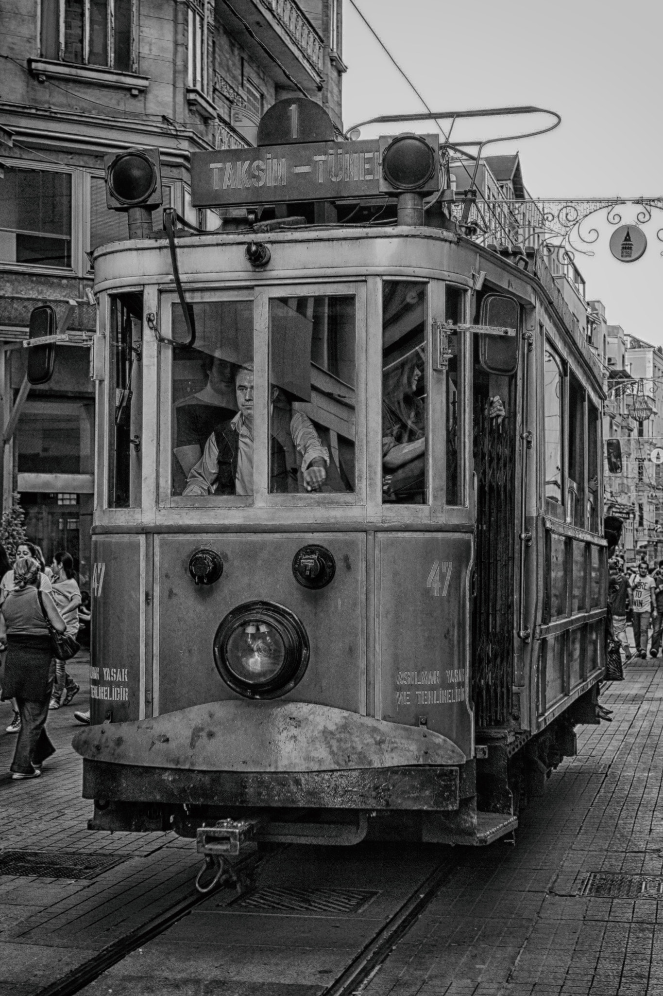 Canon EOS 600D (Rebel EOS T3i / EOS Kiss X5) + Canon EF 17-40mm F4L USM sample photo. Tram in istiklal street, istanbul photography