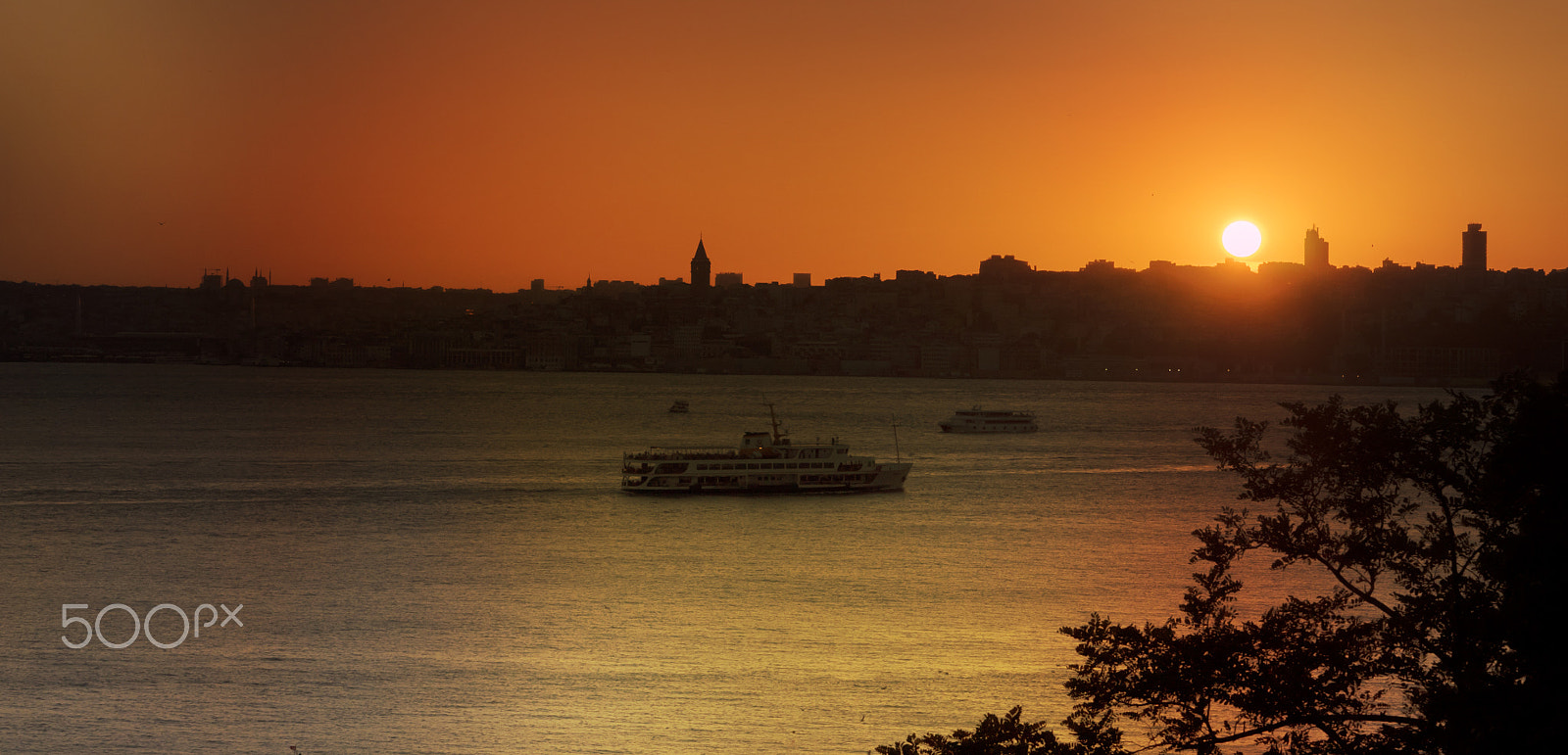 LUMIX G VARIO 35-100/F4.0-5.6 sample photo. Istanbul sunset photography
