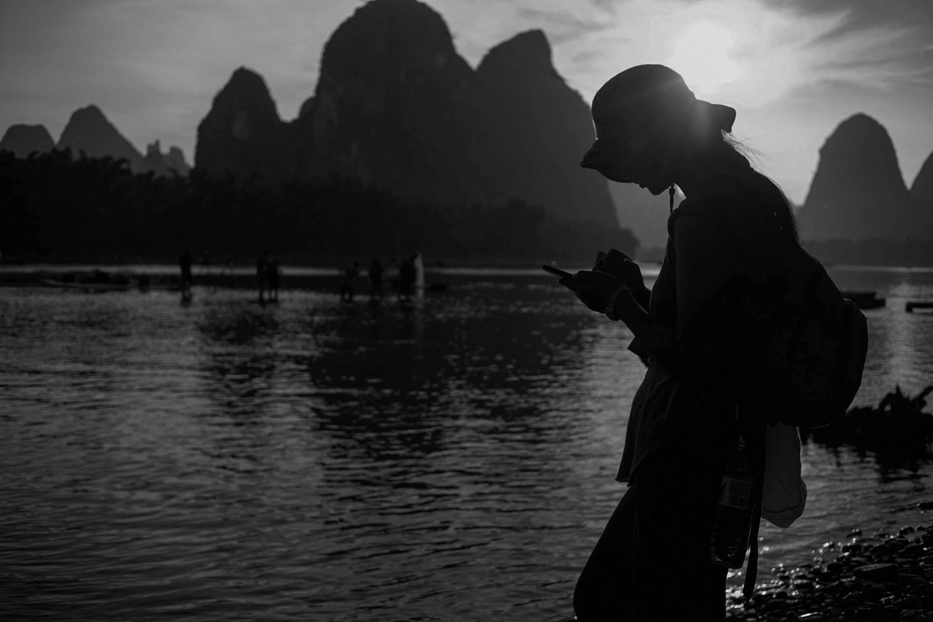 0mm F0 SAM sample photo. At the li jiang river side photography